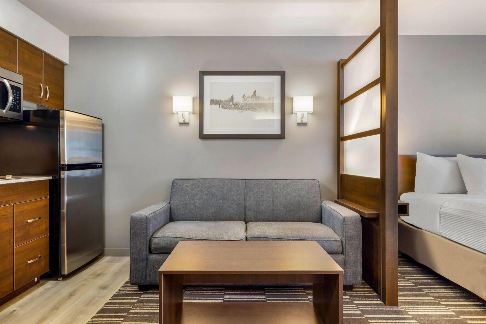 Queen Studio Suite Kitchenette Non-Smoking