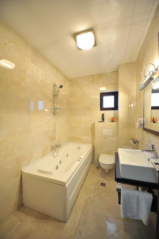 Villa 4 Double Room
