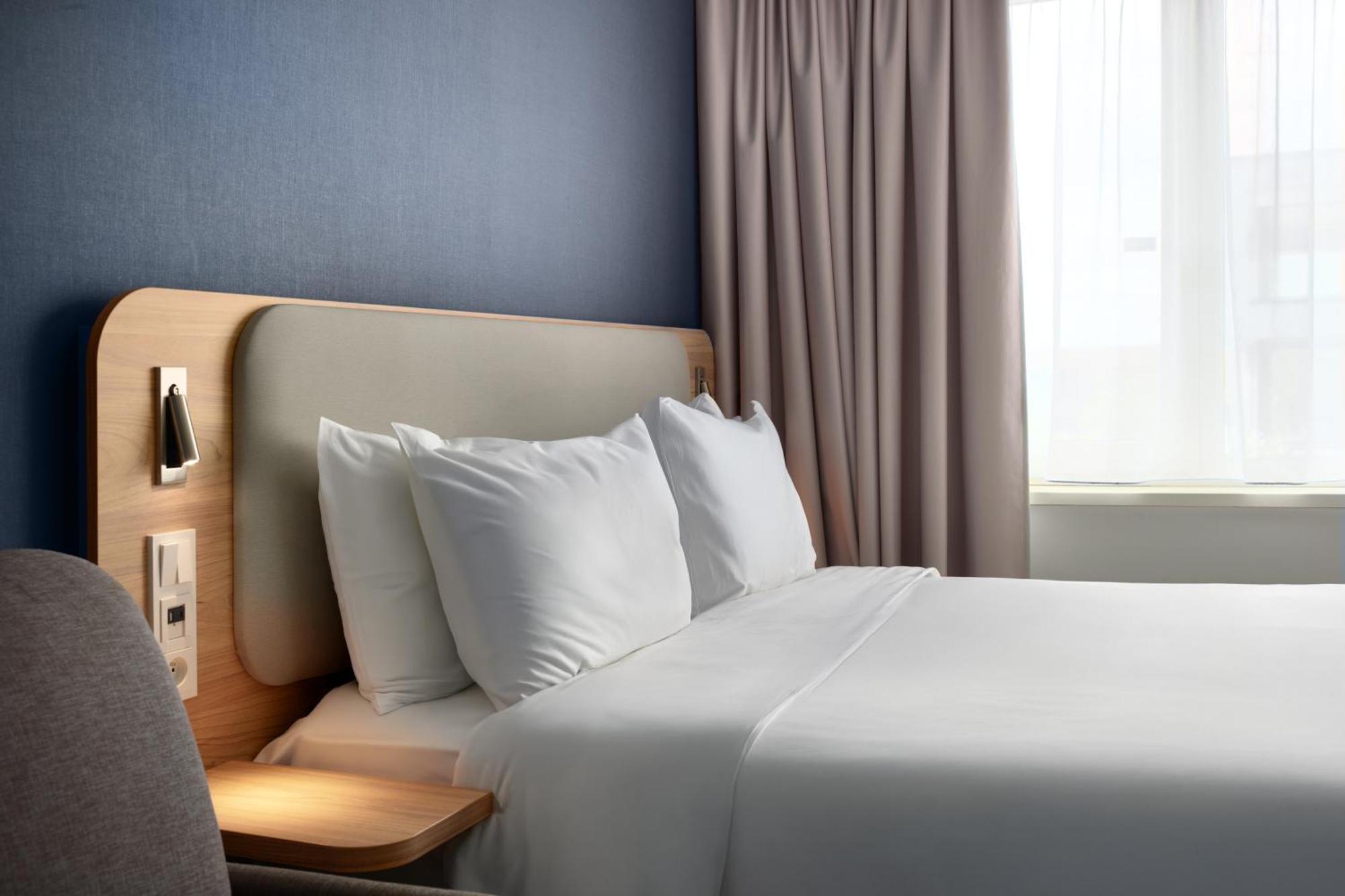 Standard Zimmer mit Queensize-Bett und Einzelschlafsofa – kostenloses Frühstück