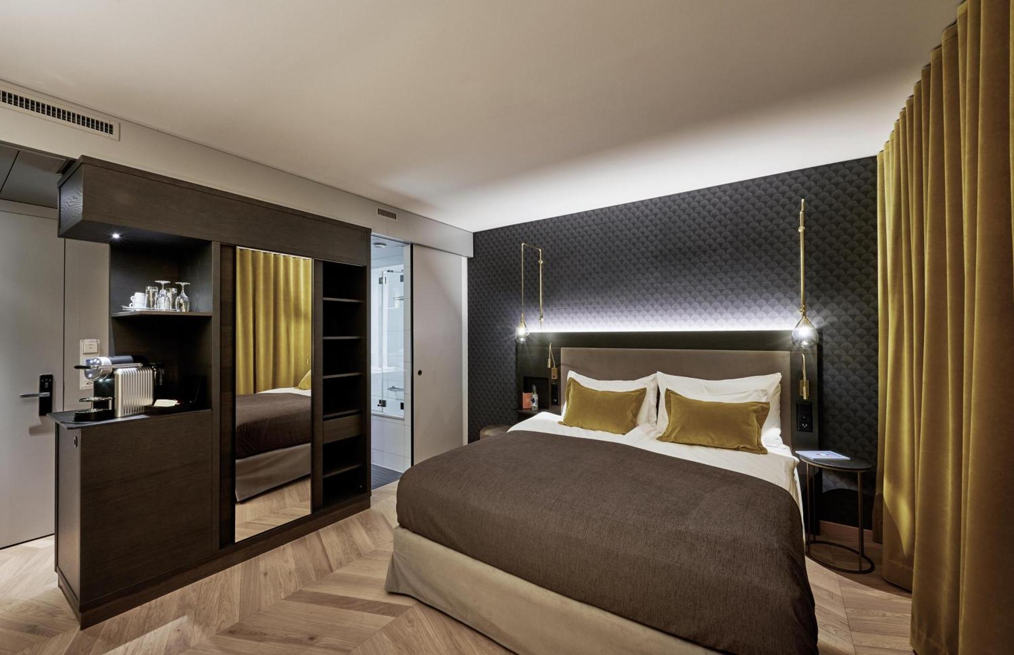 Standard King Room Street Side