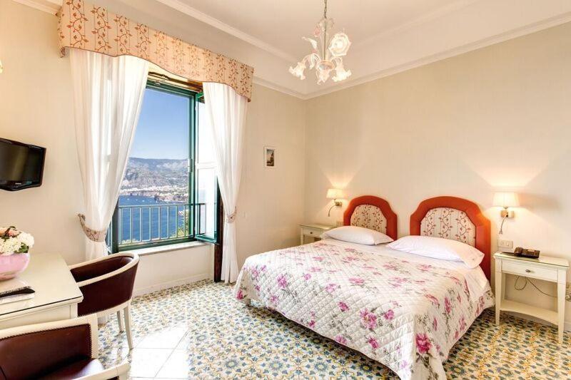 Doppel-/Zweibettzimmer mit Meerblick