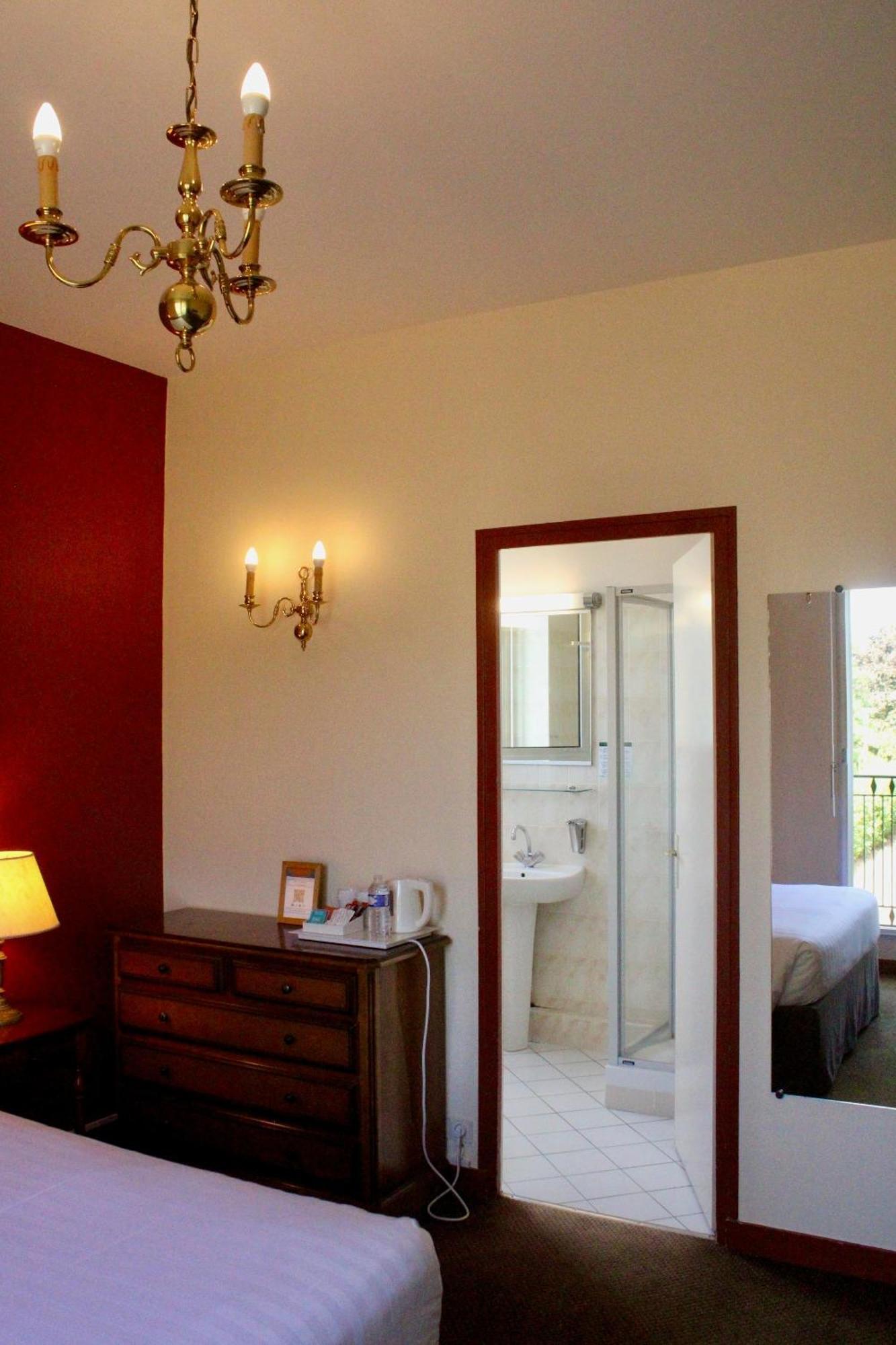 Double Room,1739397445:JPEG