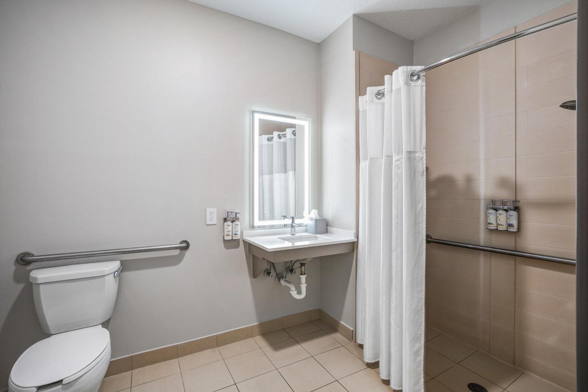 Suite Mobility Access or Hearing Accessible,1739402747:JPEG