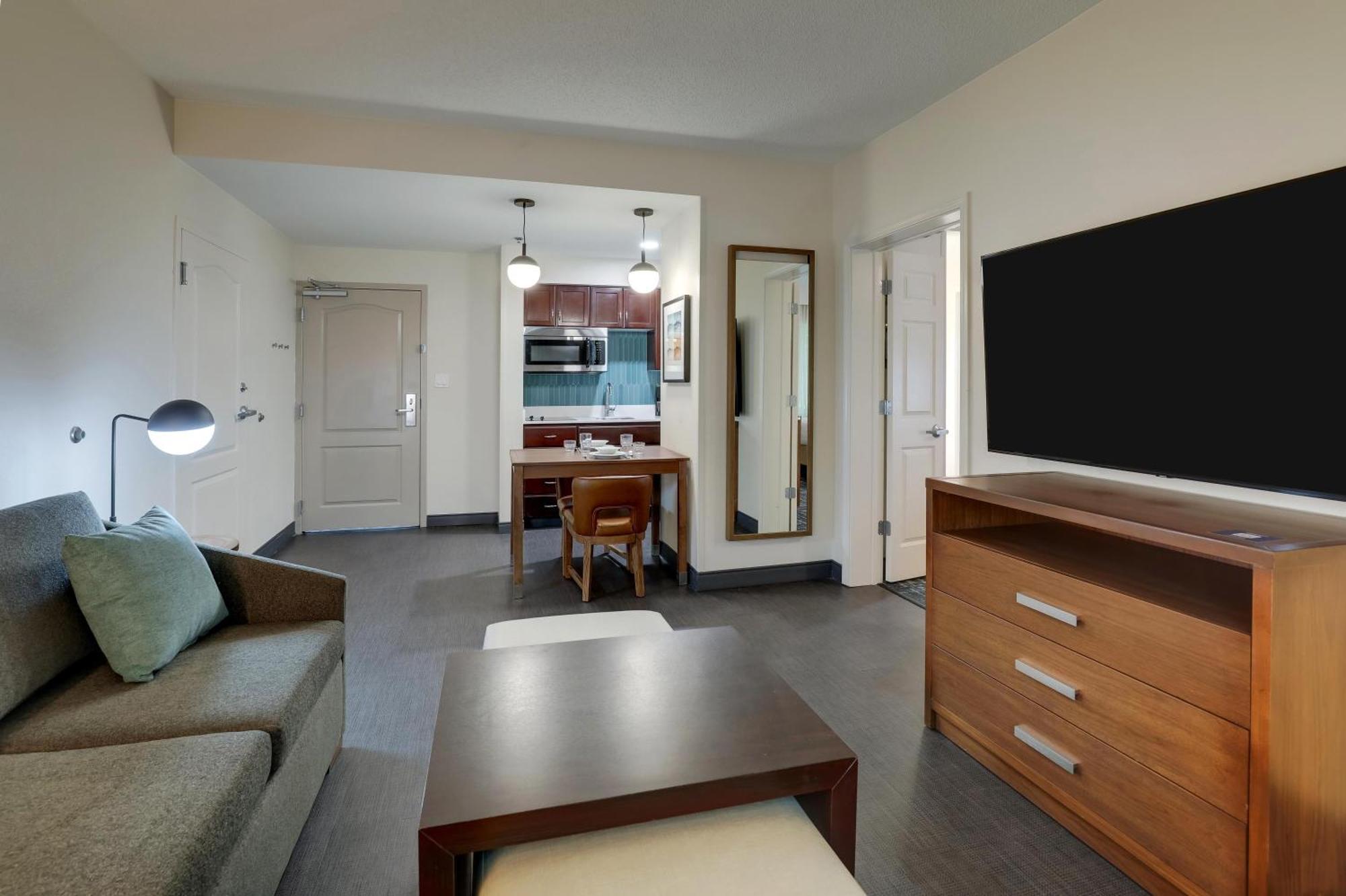 One-Bedroom King Suite Non-Smoking,1739408951:JPEG