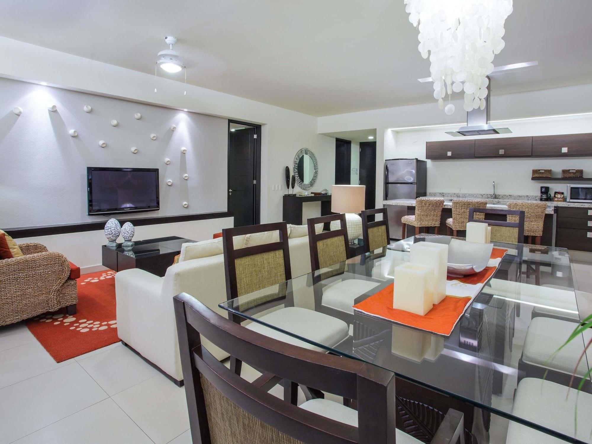 One-Bedroom King Room Two Double Beds Balcony or Terrace Kitchen