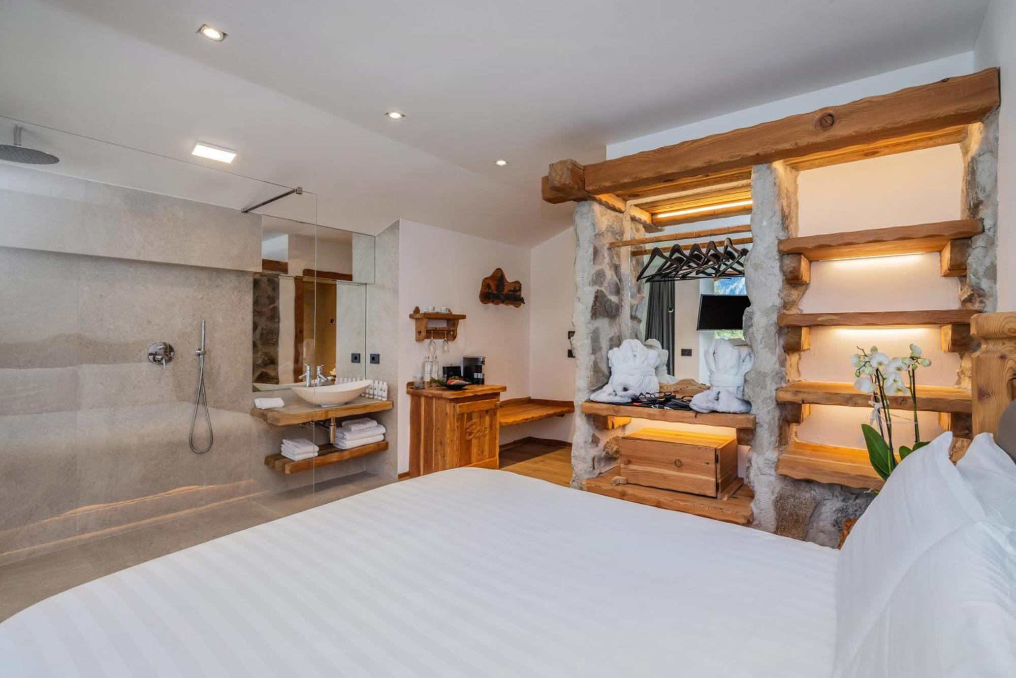 Deluxe Double Room Bath