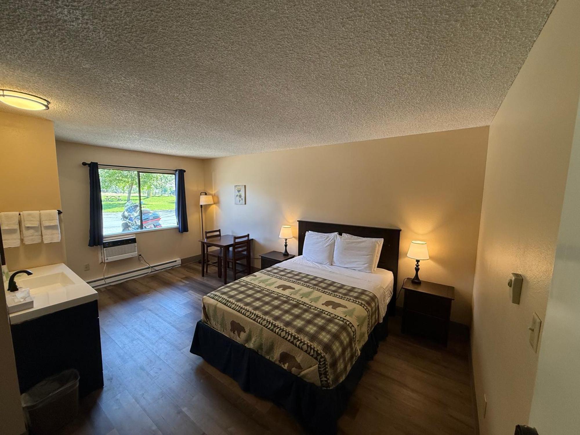 Queen Room Deluxe