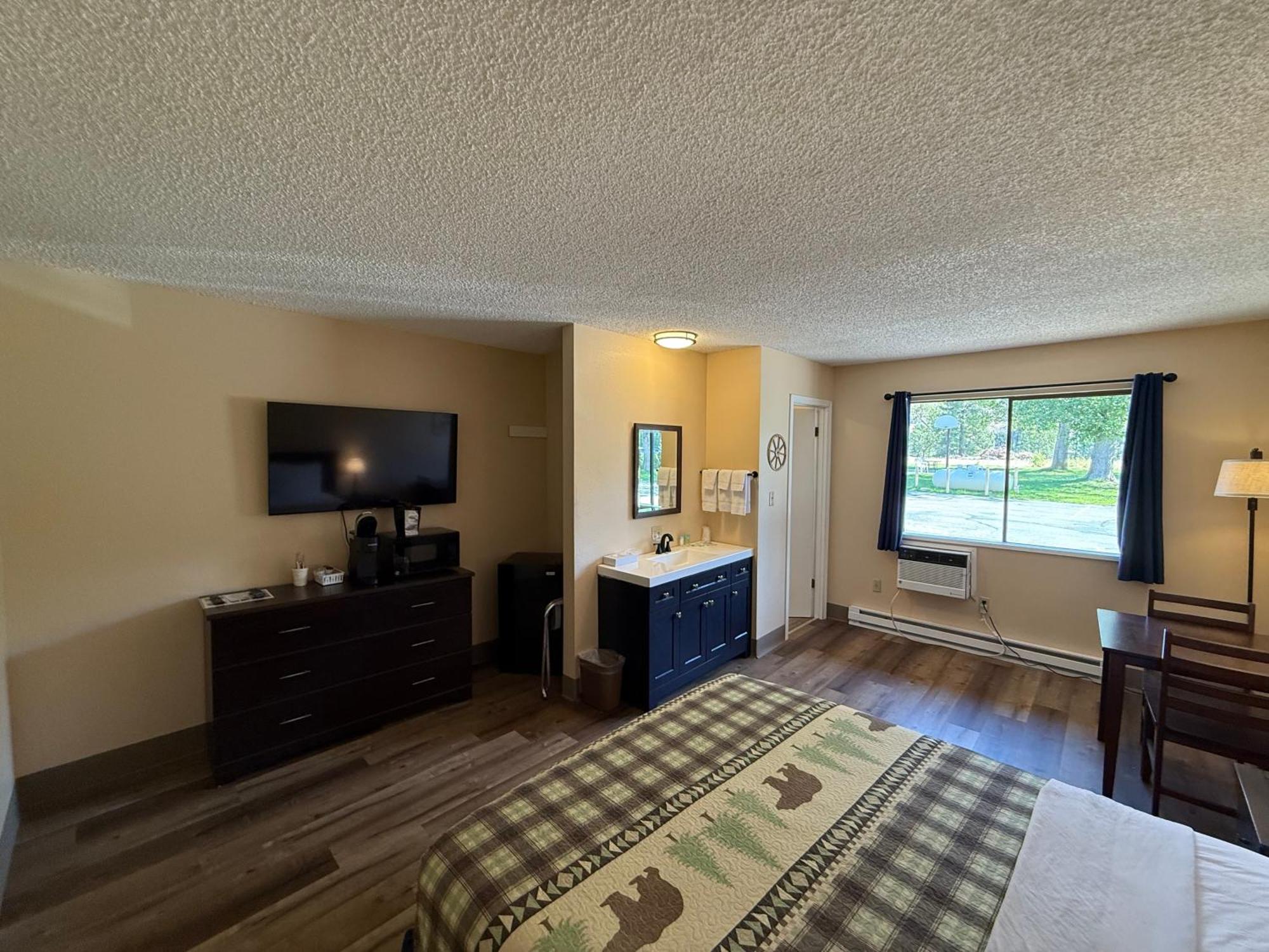 Queen Room Deluxe
