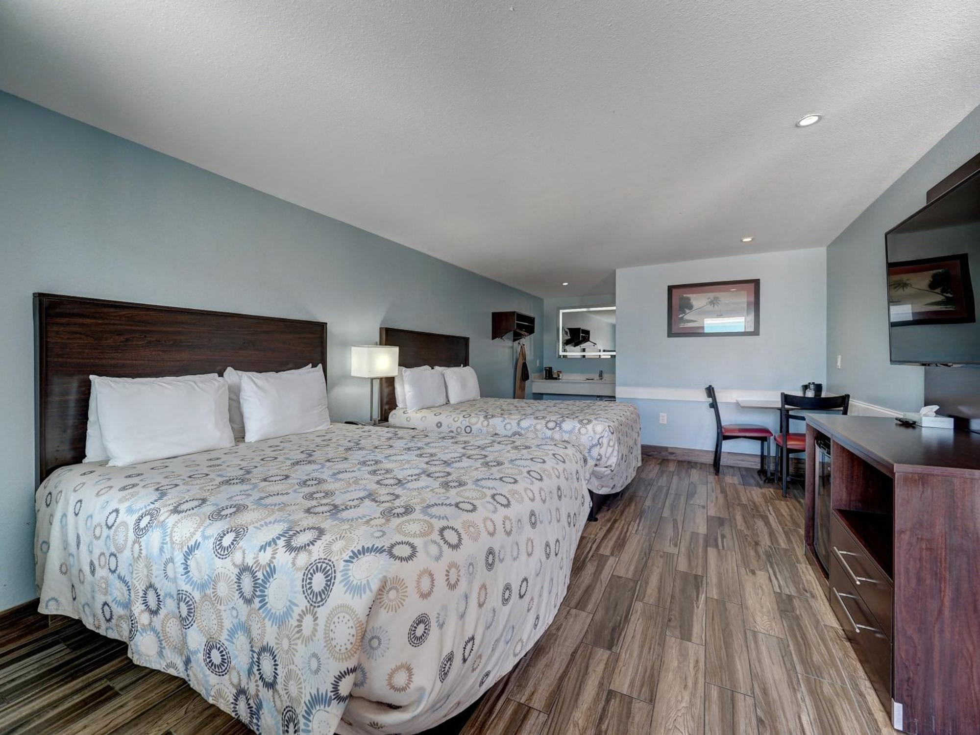 Deluxe Queen Room Two Queen Beds Smoke