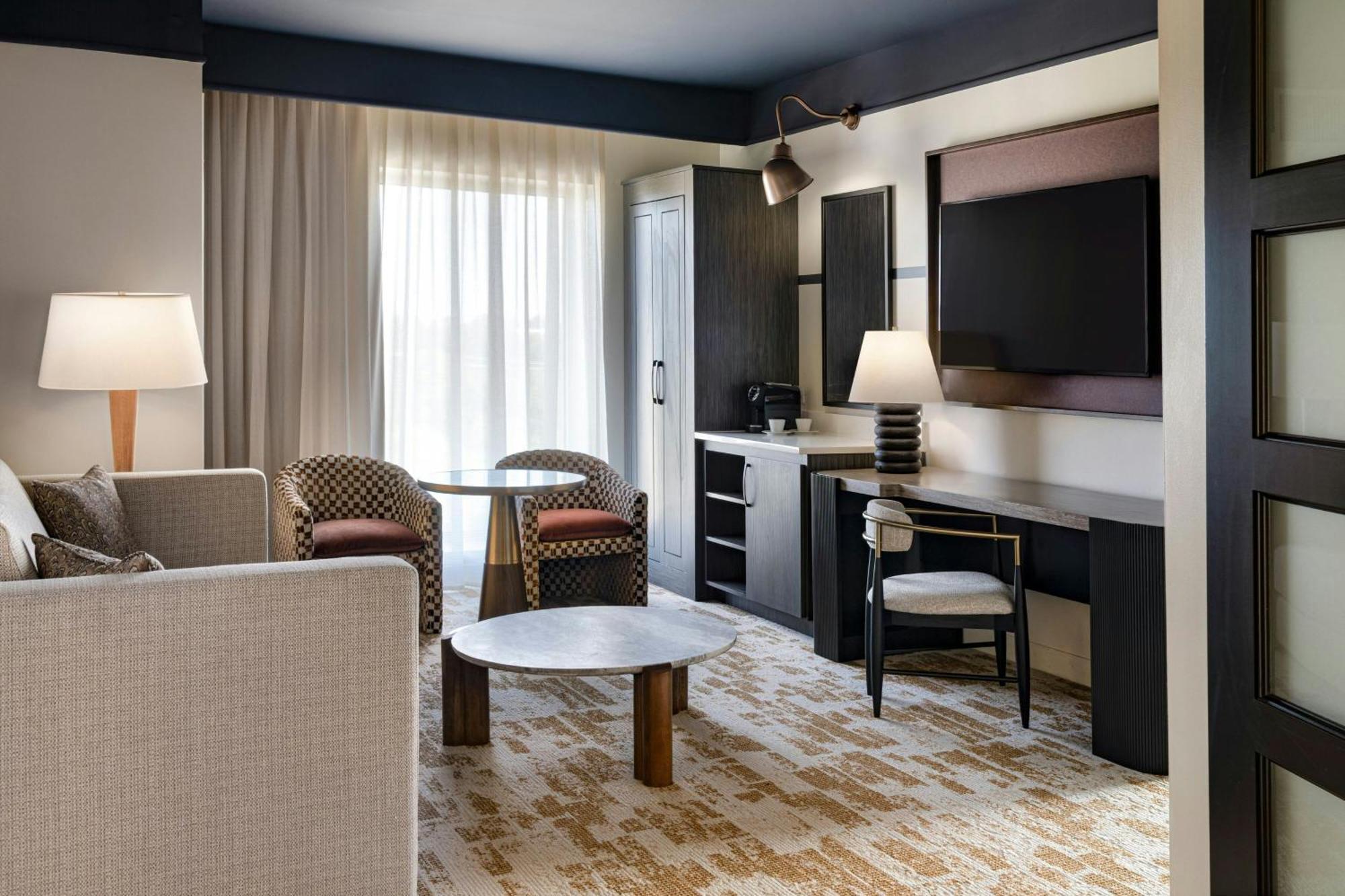 One-Bedroom Tower King Suite