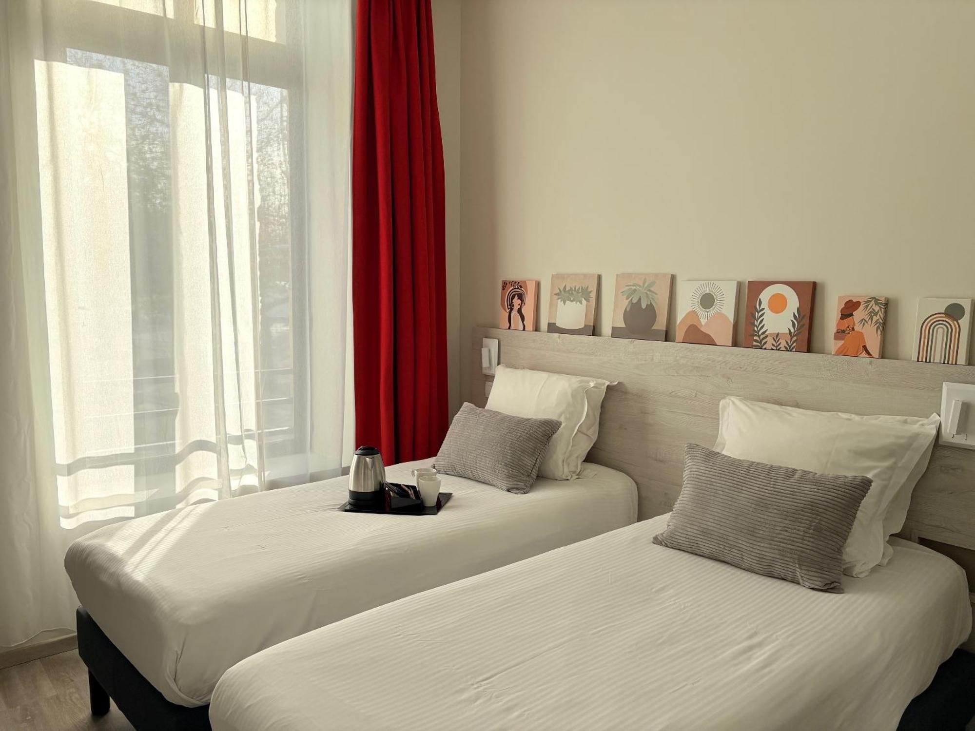 Twin Room,1739499666:JPEG