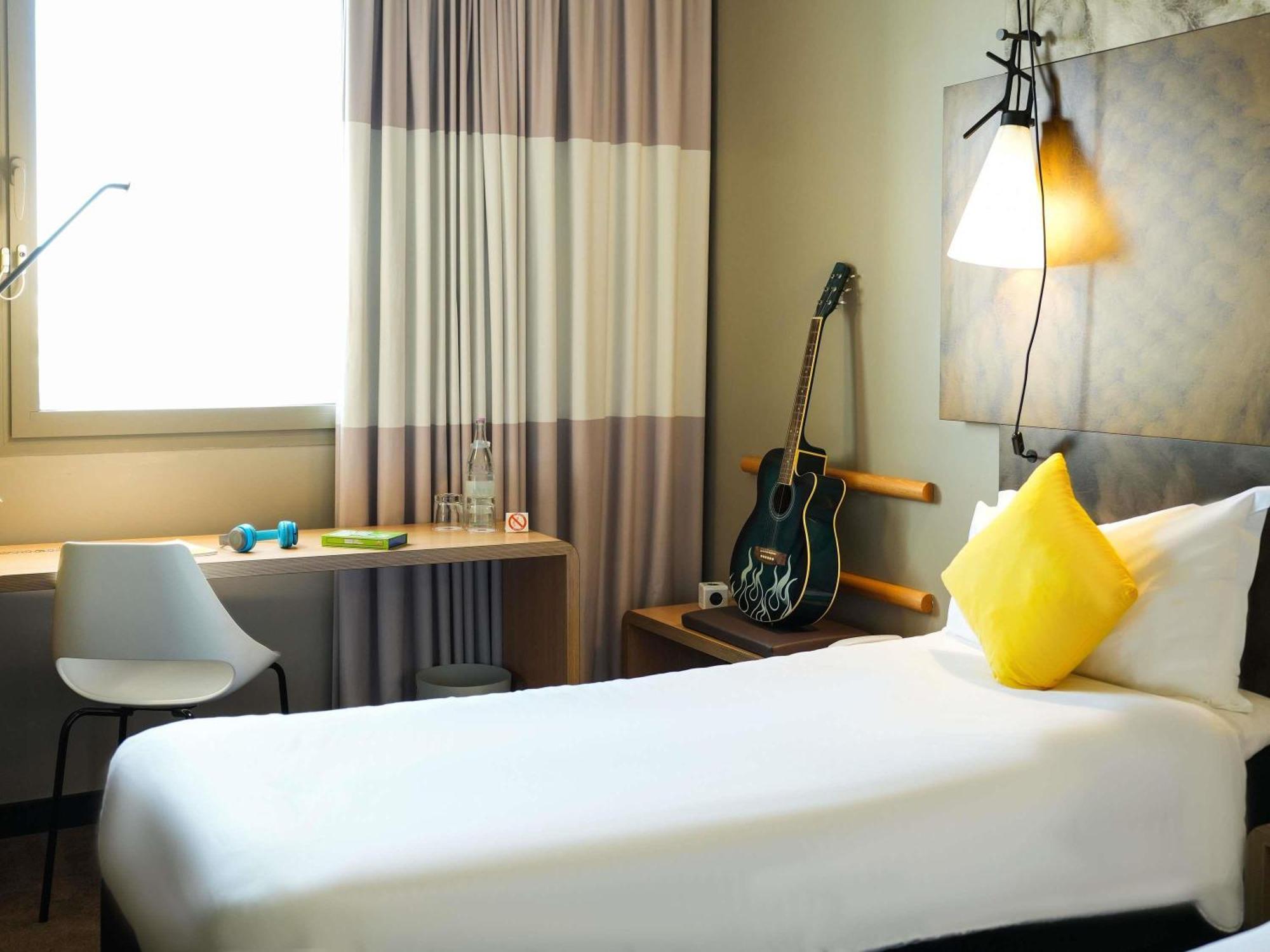 Standard Room with 2 Single Beds