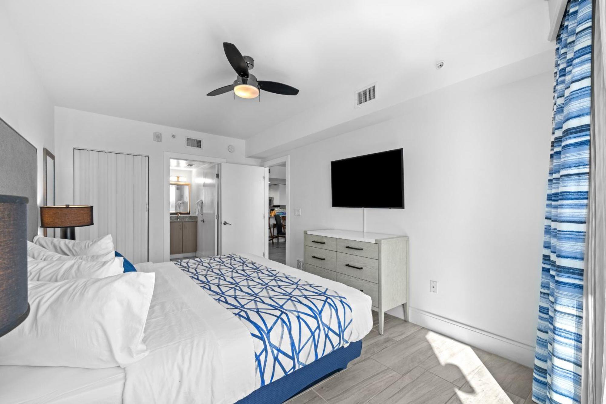 Two-Bedroom Two Bath Bay Front Premium Suite,1739538844:JPEG