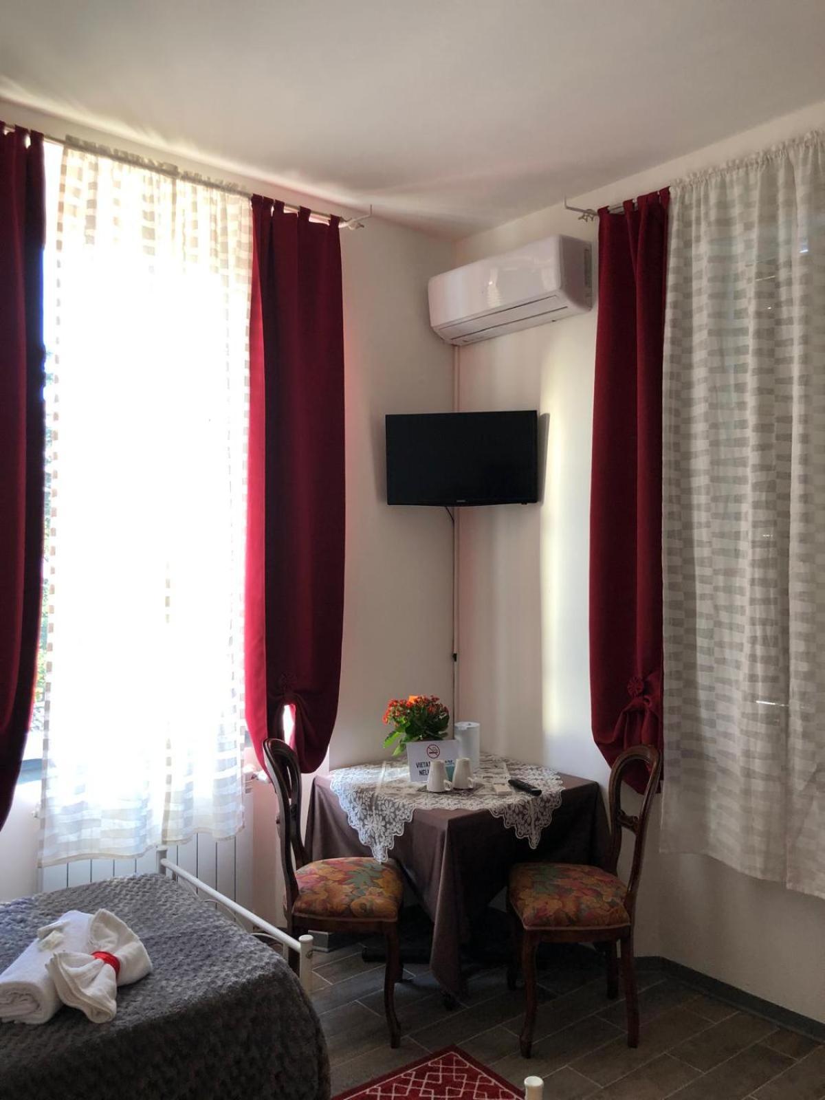 Double or Twin Room Private External Bathroom
