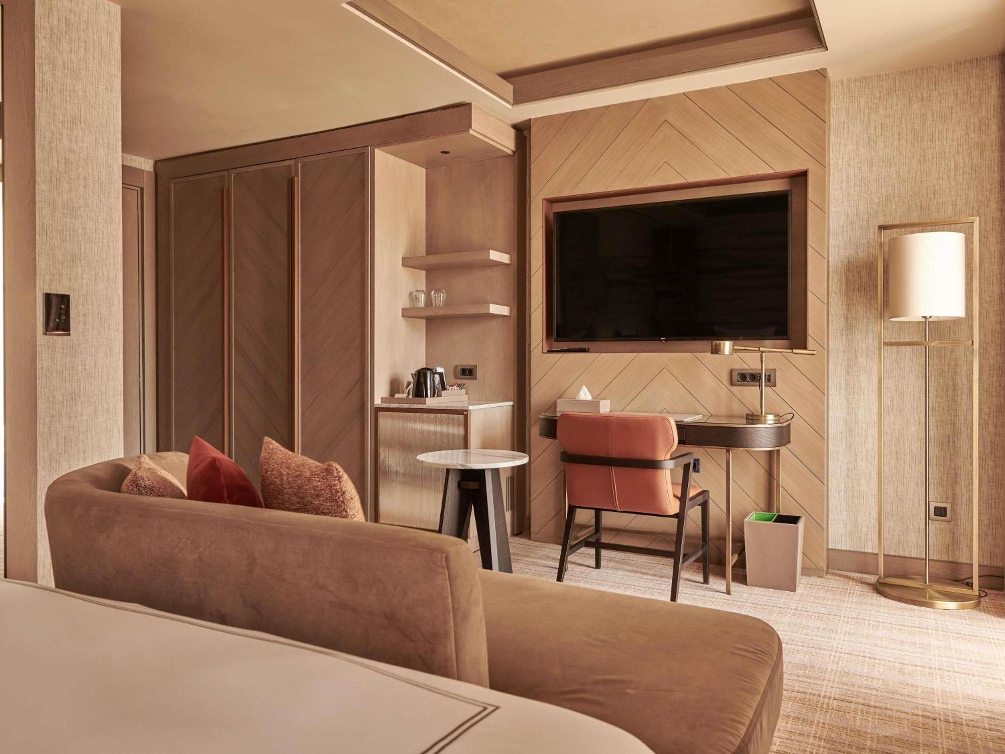 Swiss Deluxe Twin Room with Terrace