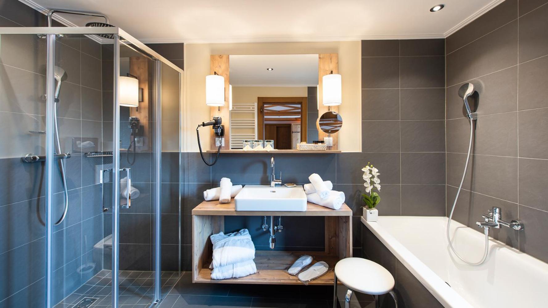 Triple Room Bath