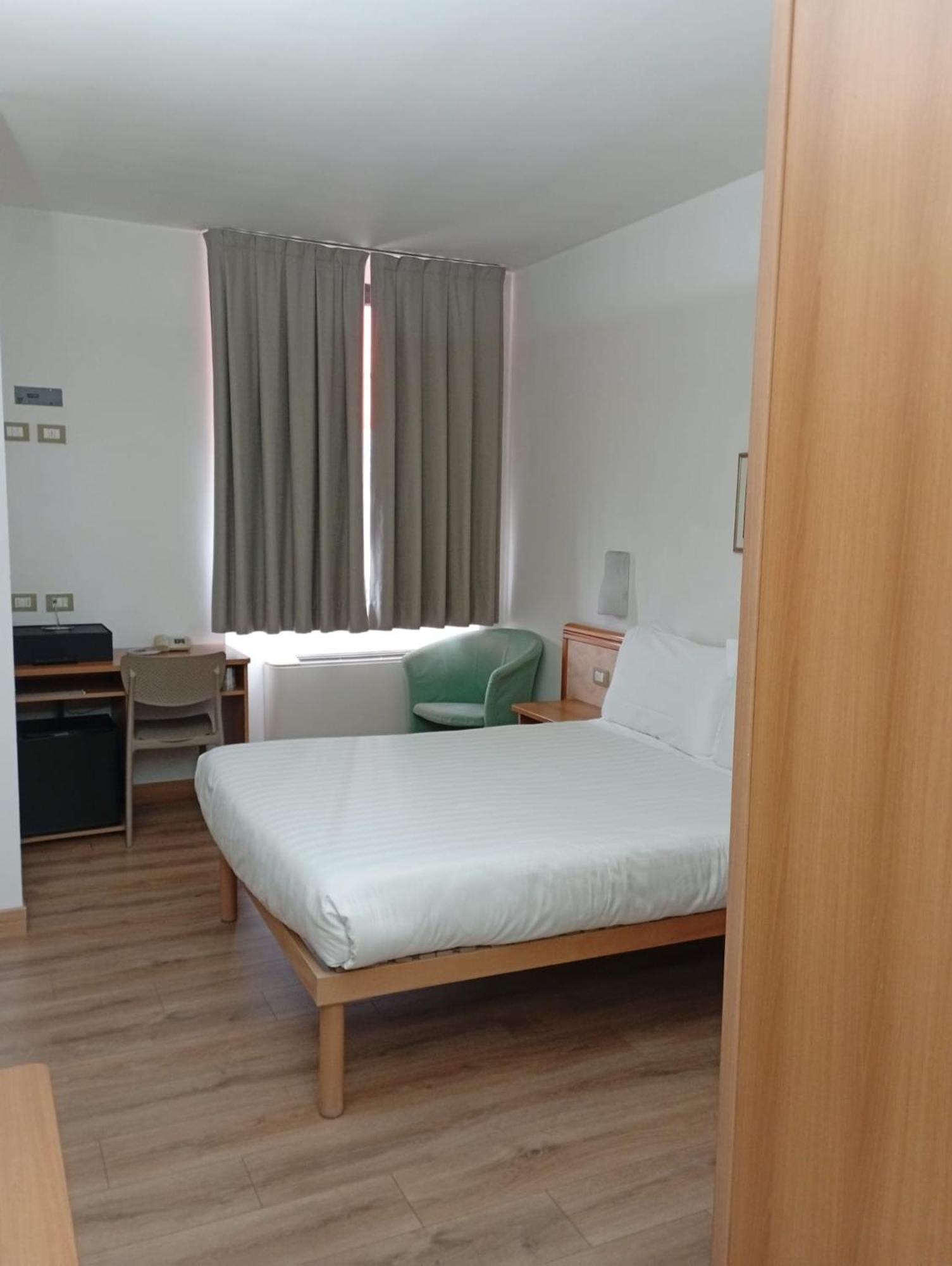 Budget Single Room French Bed