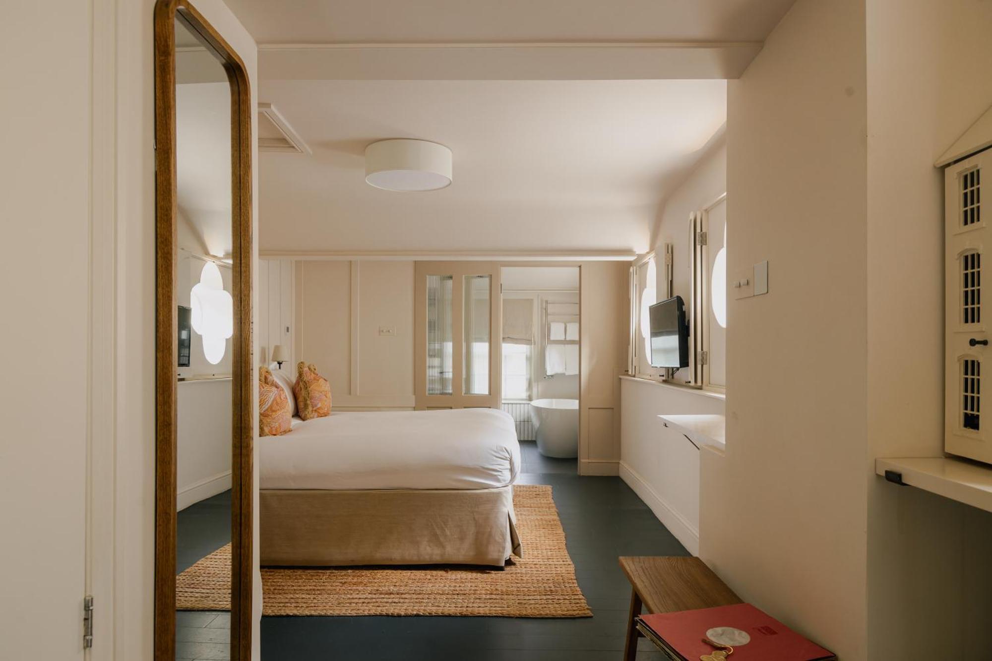 Coach House Large Guest Room