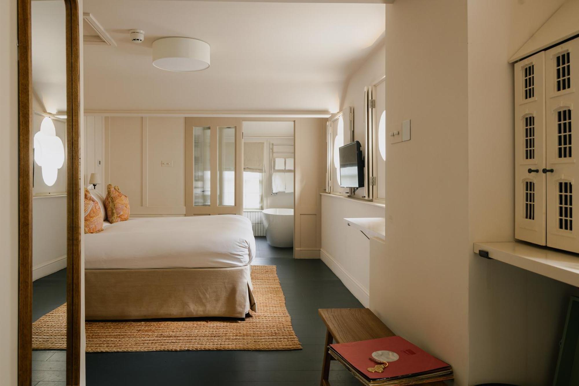 Coach House Large Guest Room