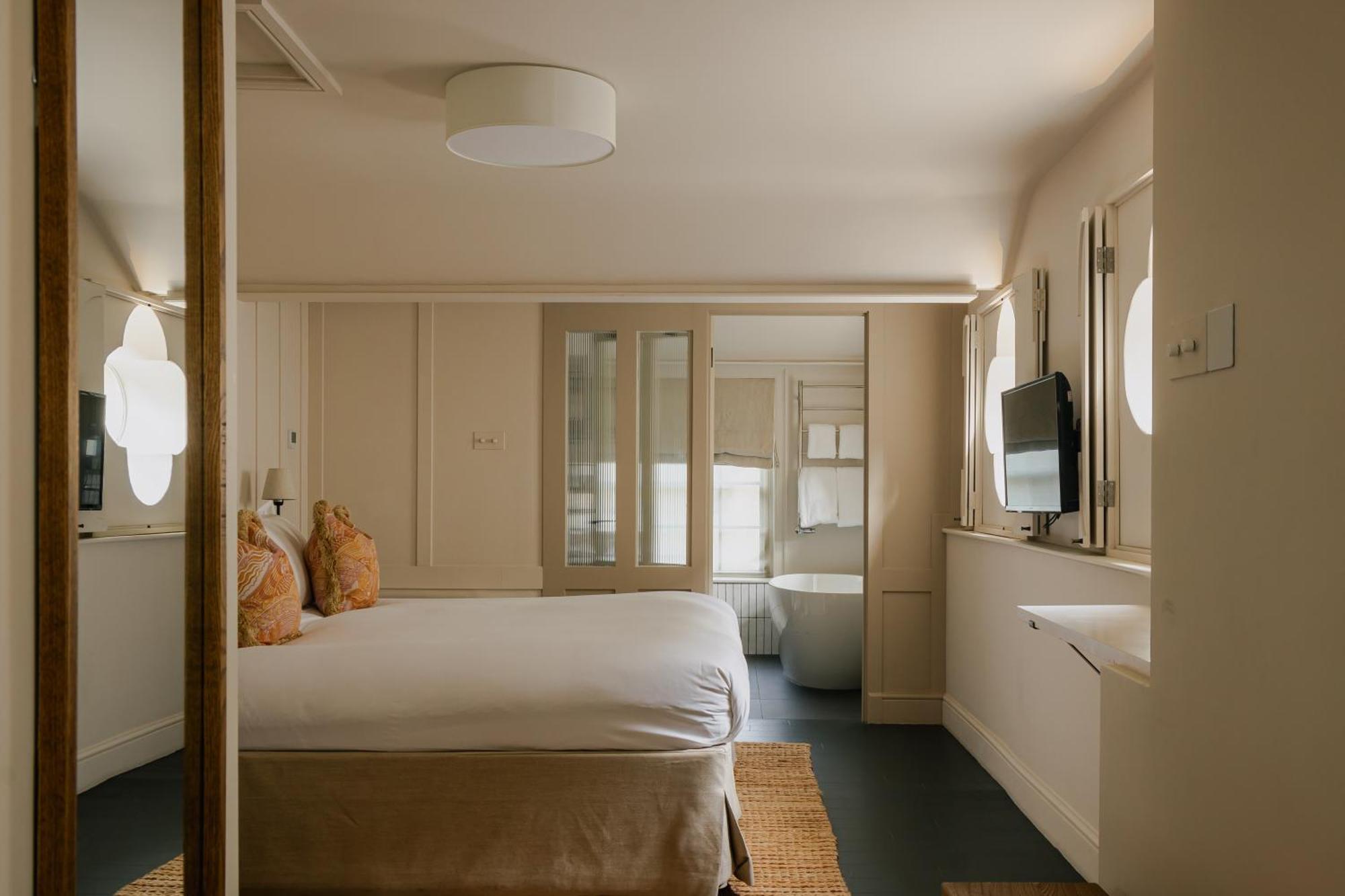 Coach House Large Guest Room