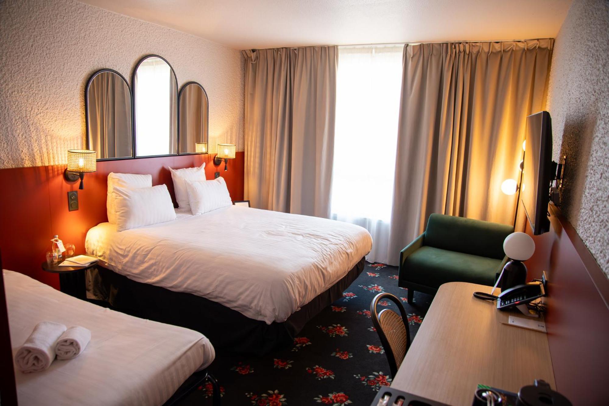 Family Room One Queen Bed One Single Bed Non-Smoking