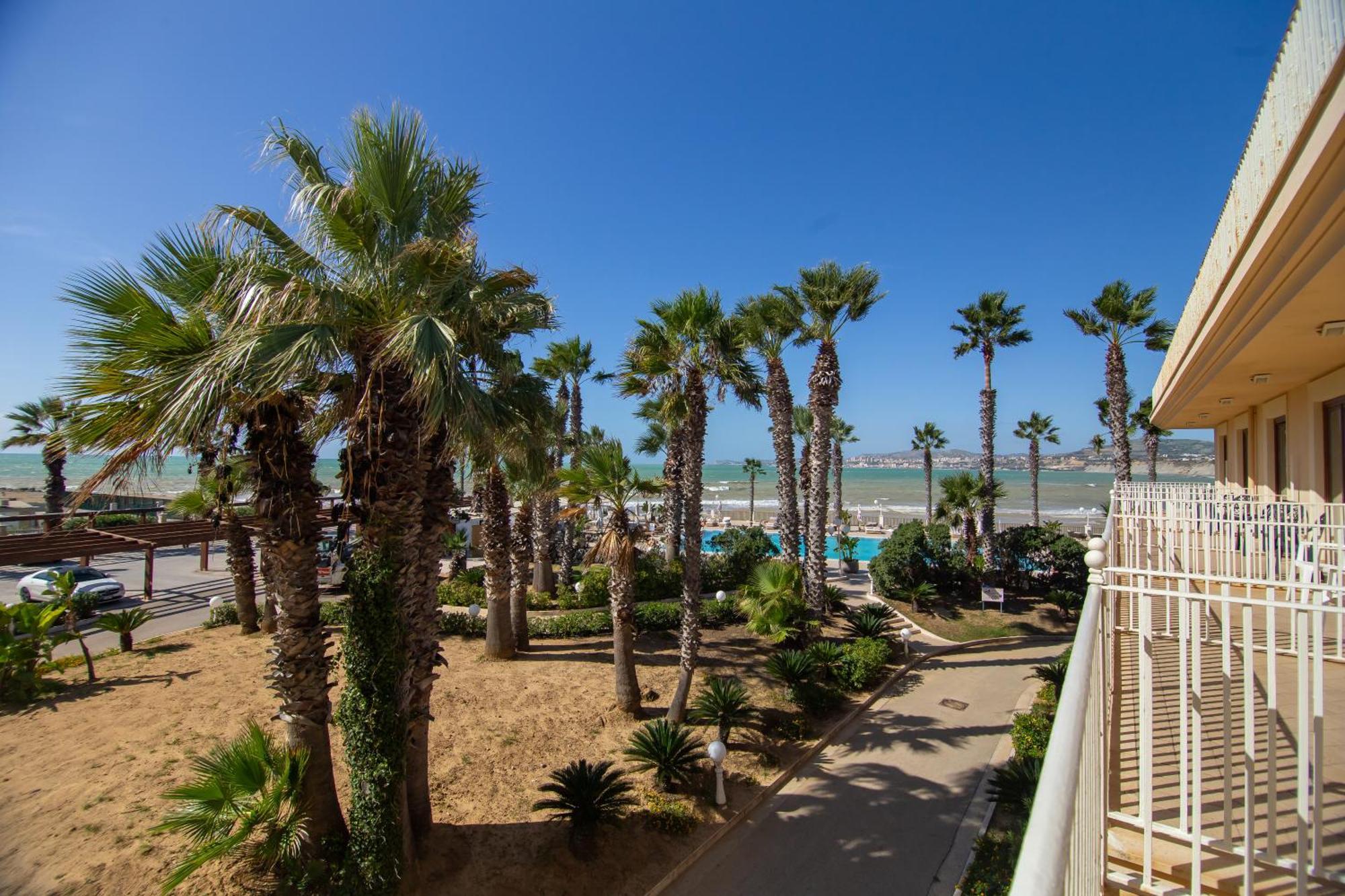 Superior Double or Twin Room Partial Sea View