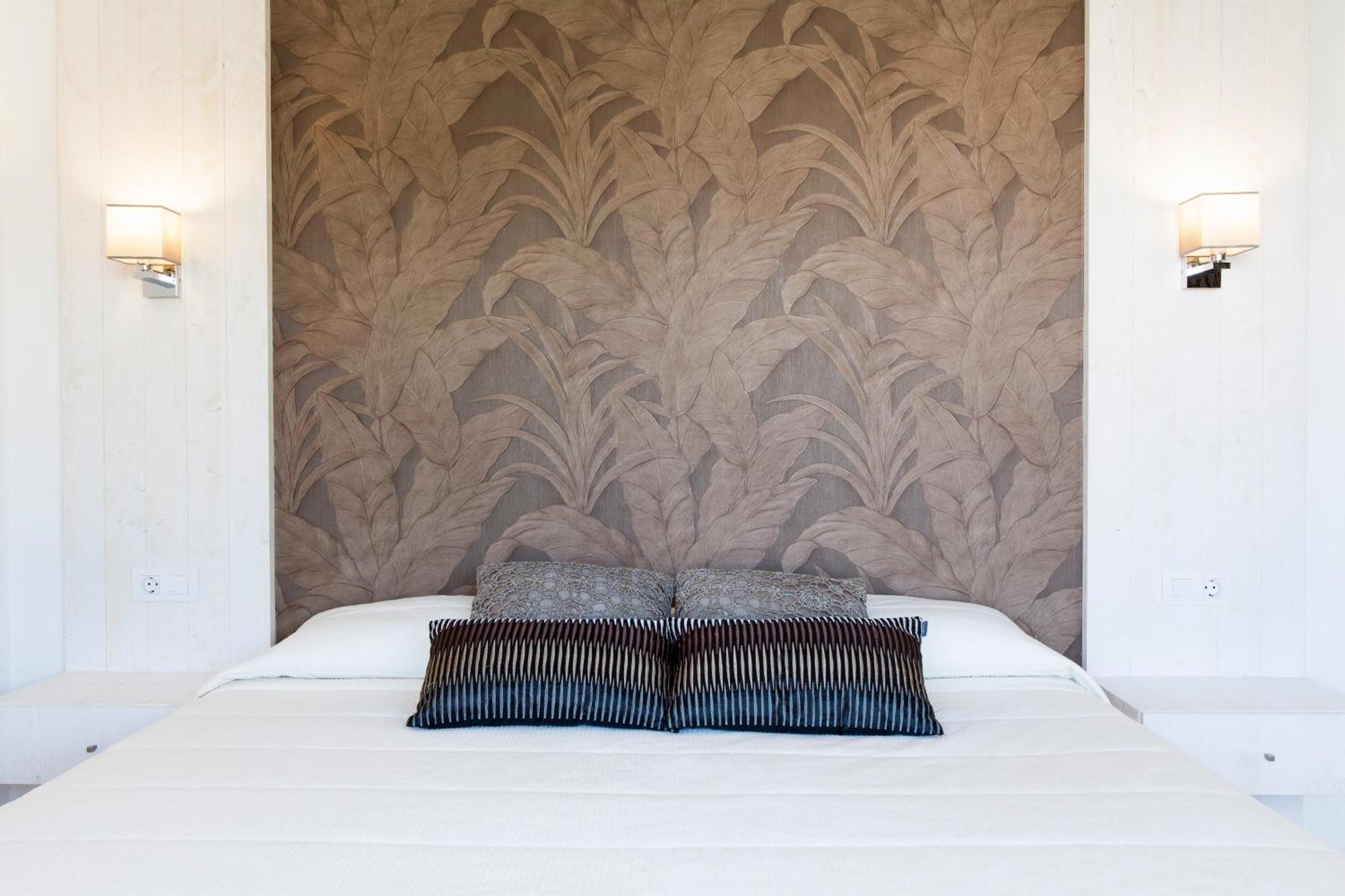 Chambre Double ou Lits Jumeaux - Vue sur Piscine