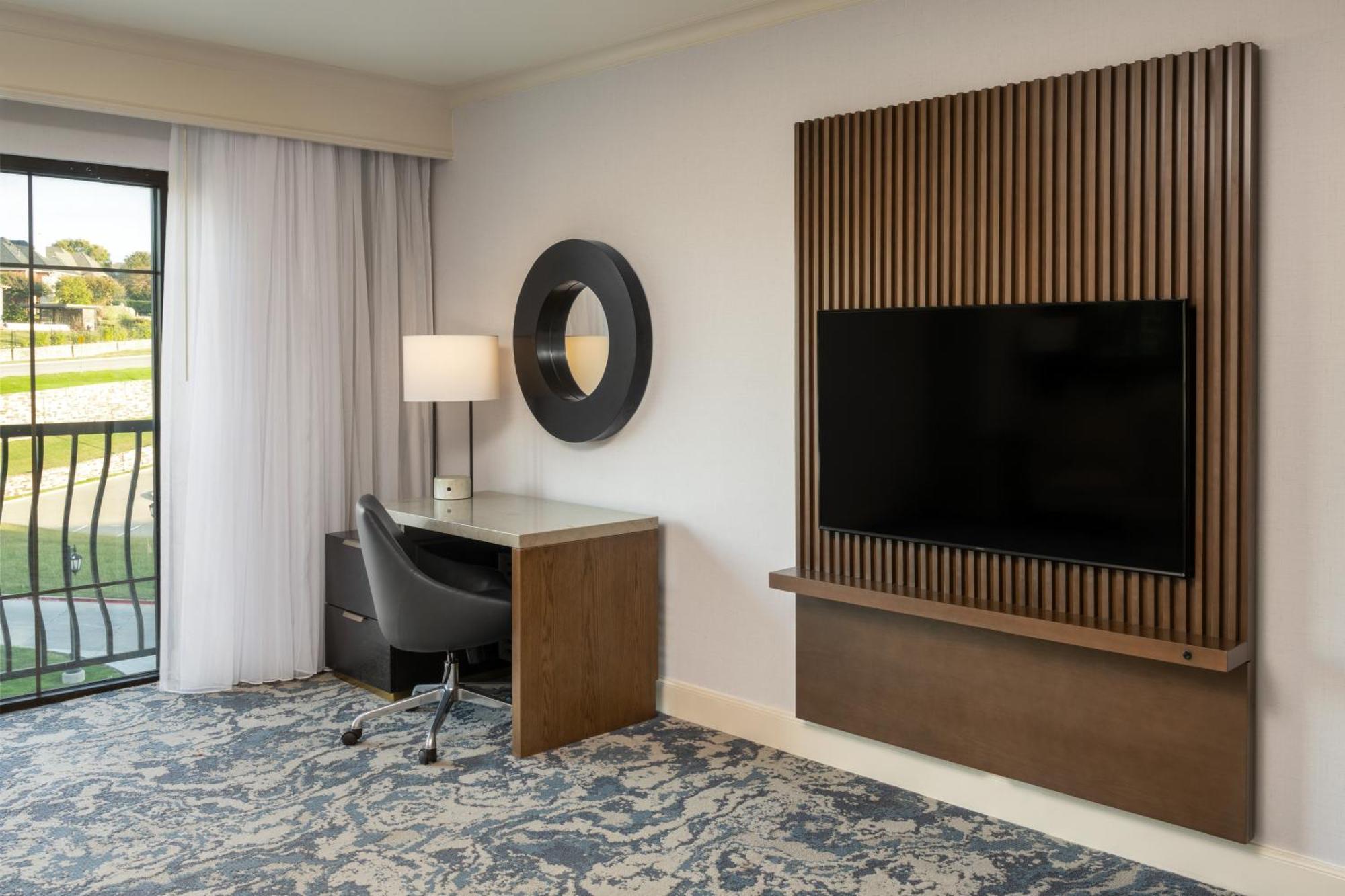 Queen Room Two Queen Beds Bath Tub Mobility Accessible