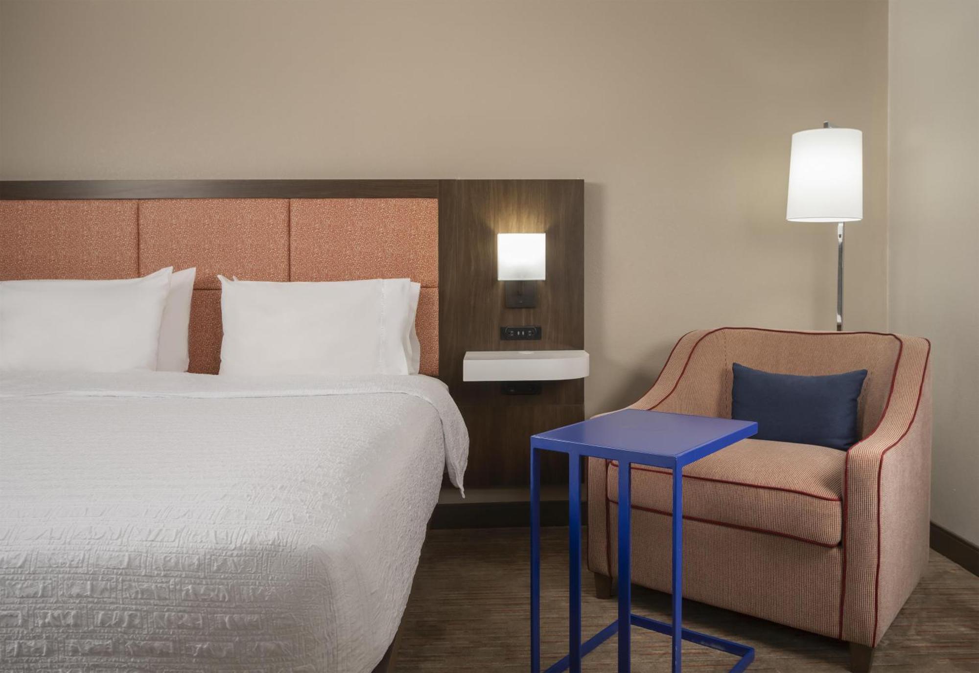 King Room with King Bed - Non-Smoking