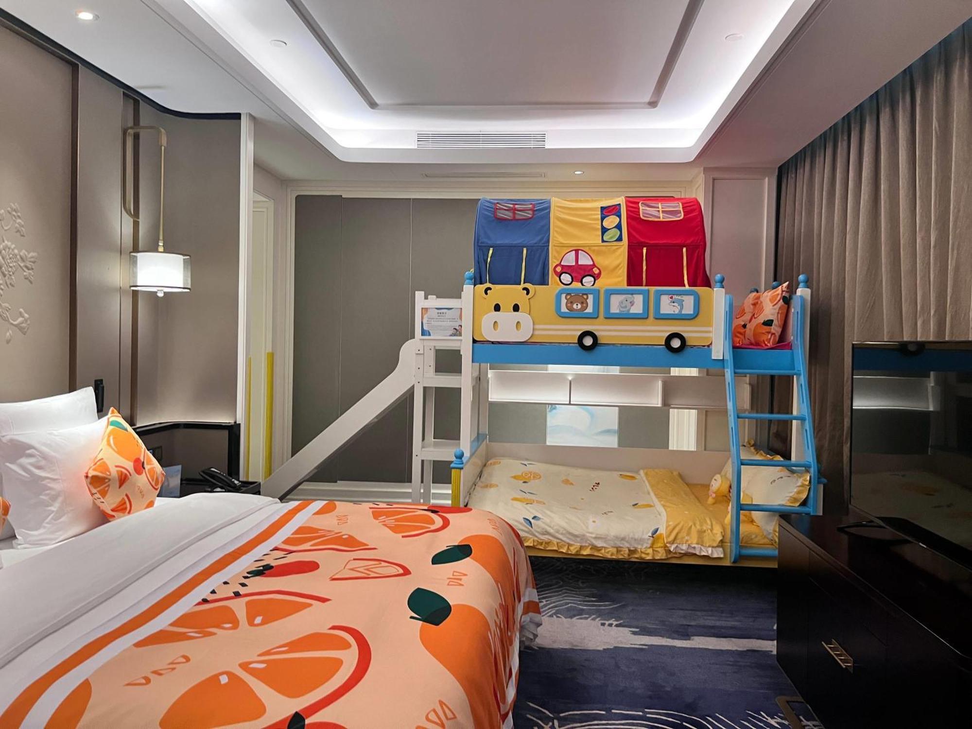 Supreme parent-child room