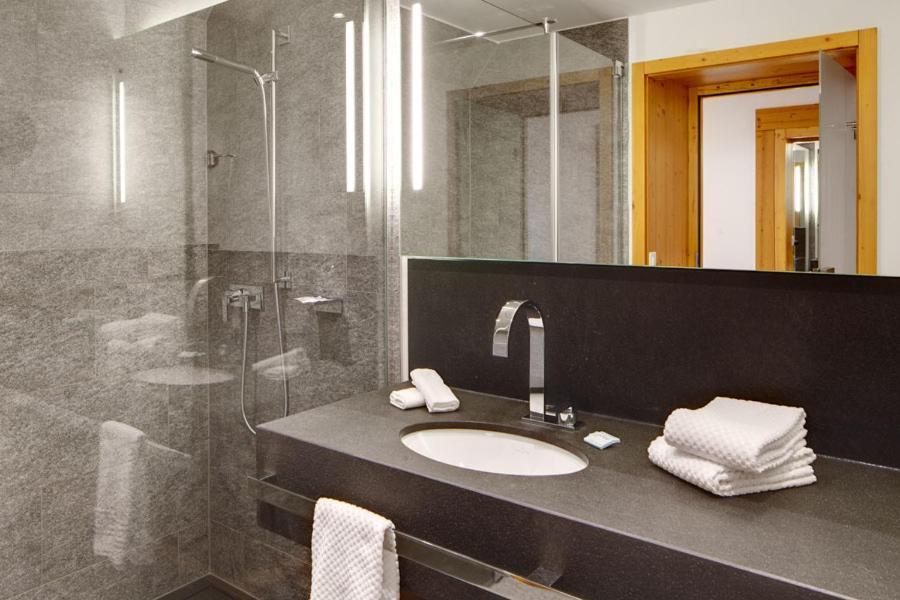 Double Room Spa Bath,1742673517:JPEG