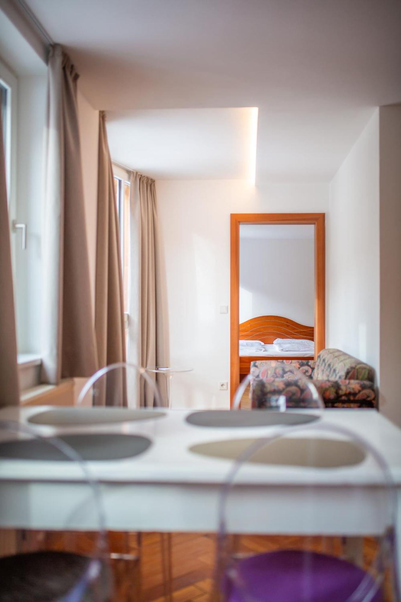 One-Bedroom Standard Apartment