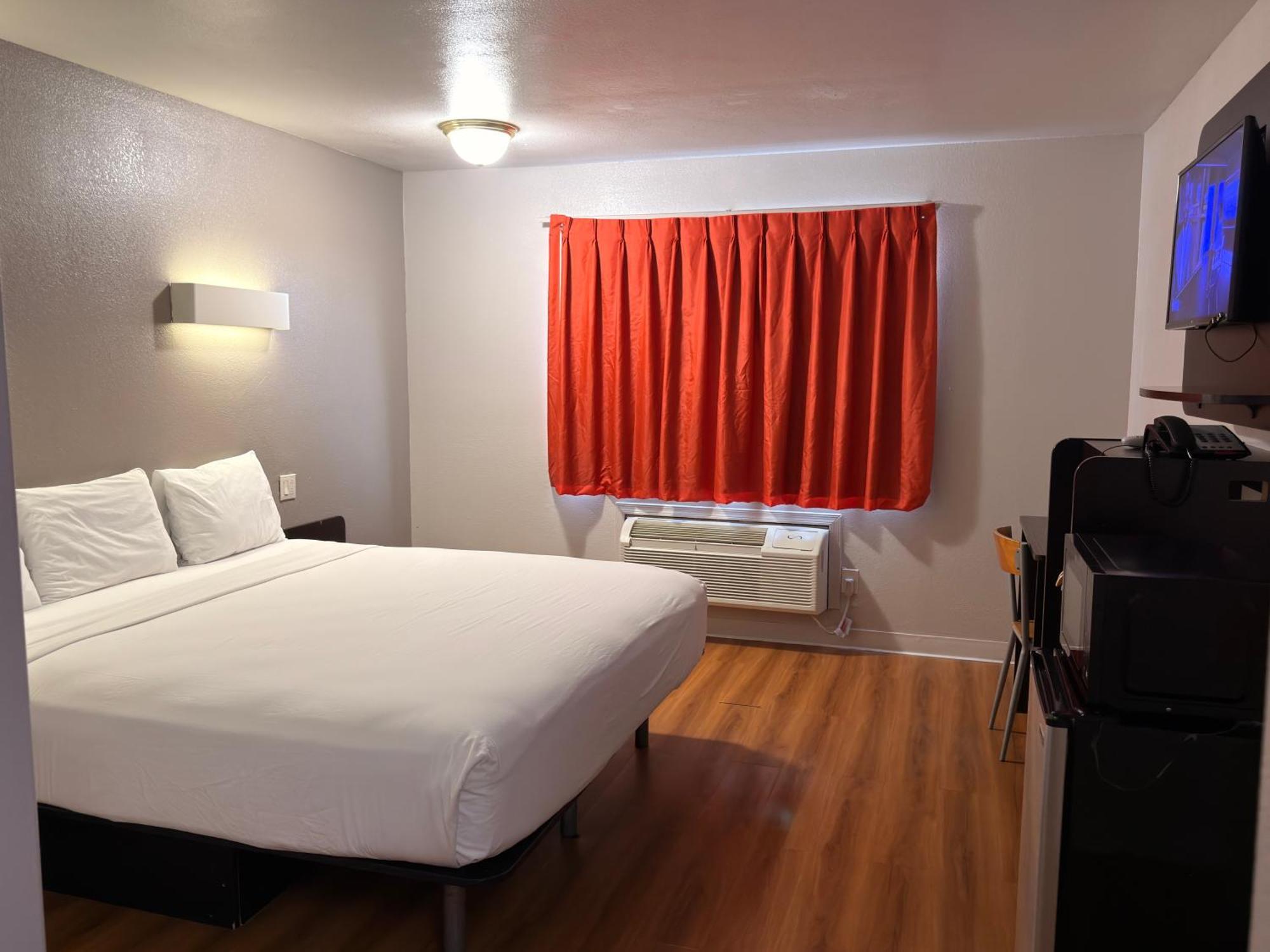 King Room - Non-Smoking