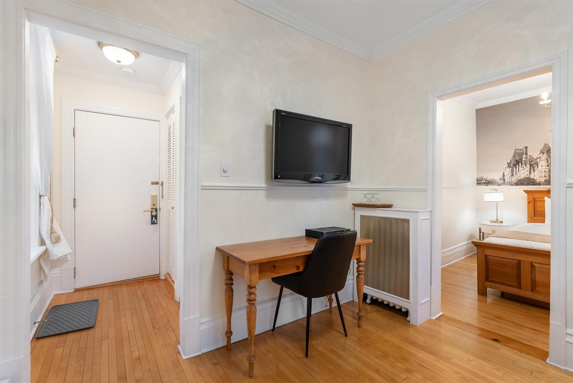 Standard Queen Room