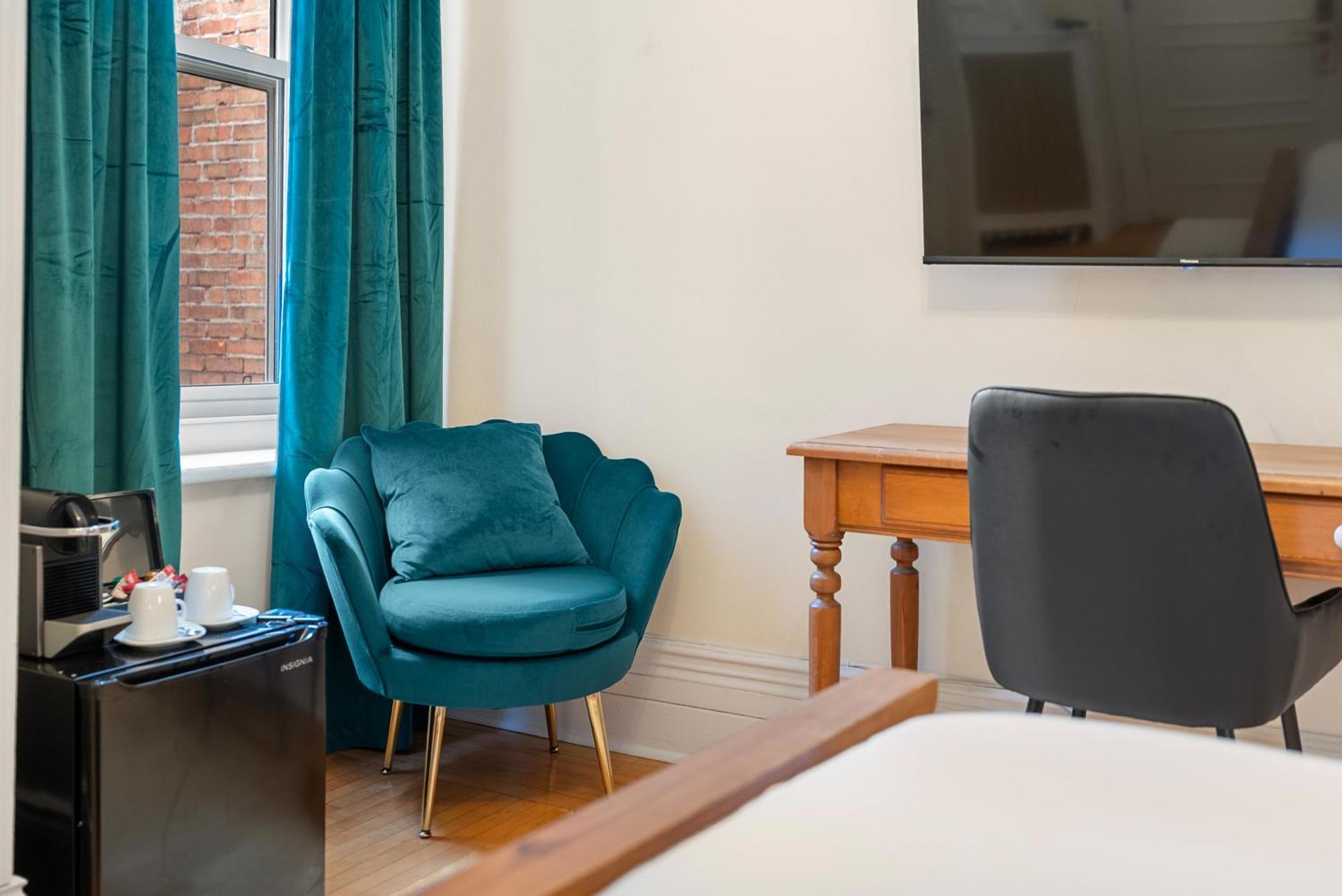 Standard Queen Room