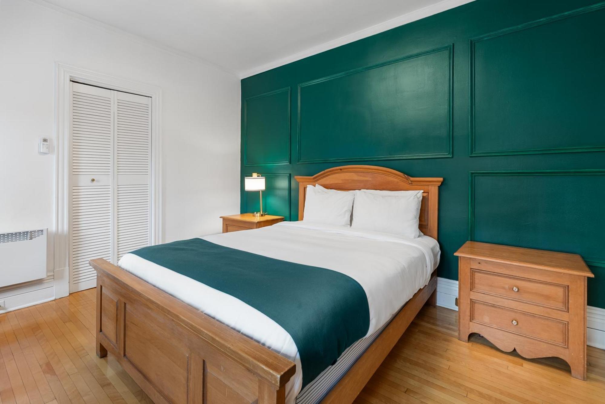 Standard Queen Room