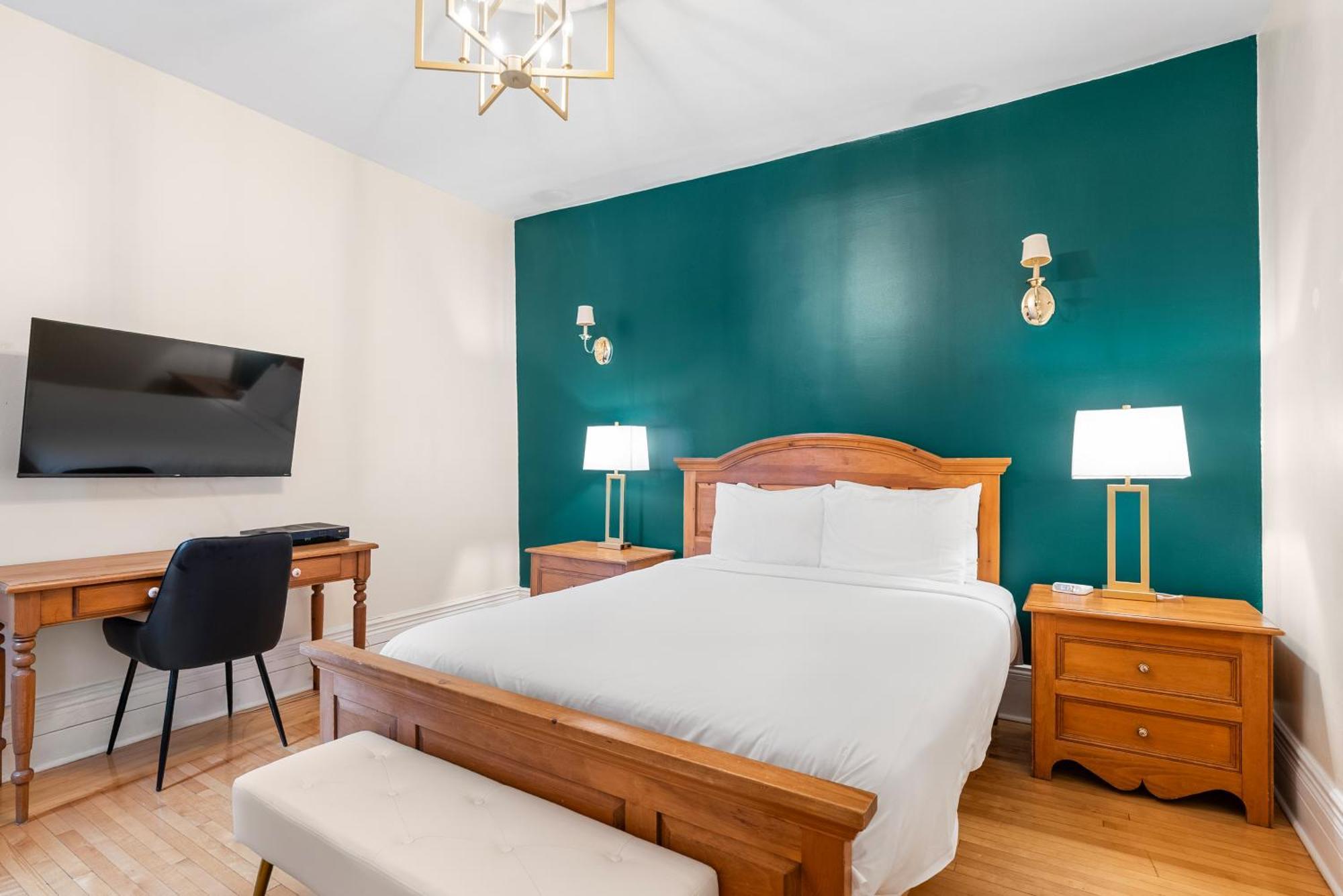 Standard Queen Room