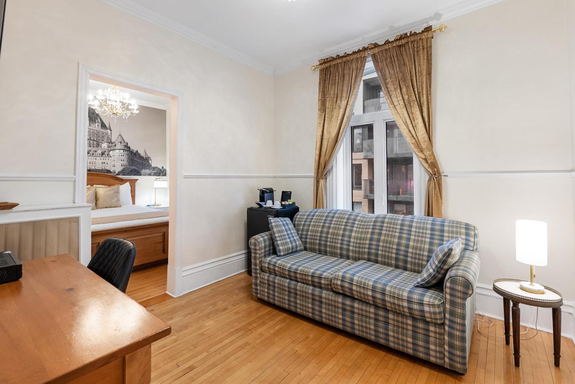 Standard Queen Room