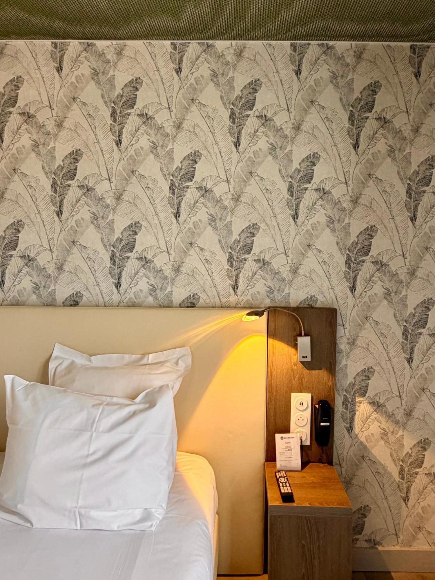 Two-Room Family Suite Two King Beds Spa Bath Valley View or Non-Smoking