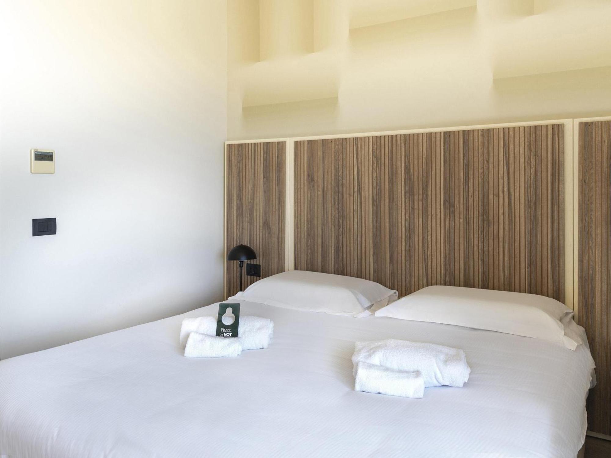 Double Room (1 Adult)