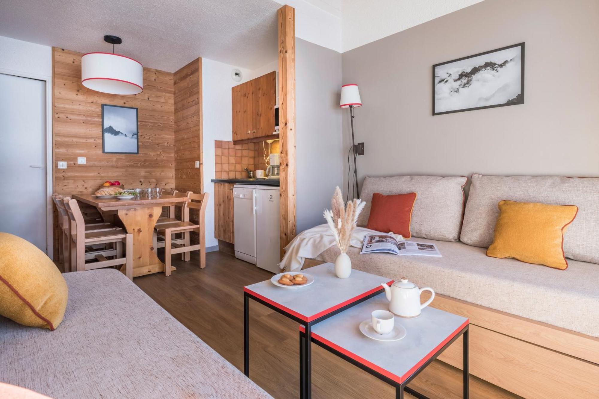 Superior One-Bedroom Apartment Sleeping Alcove