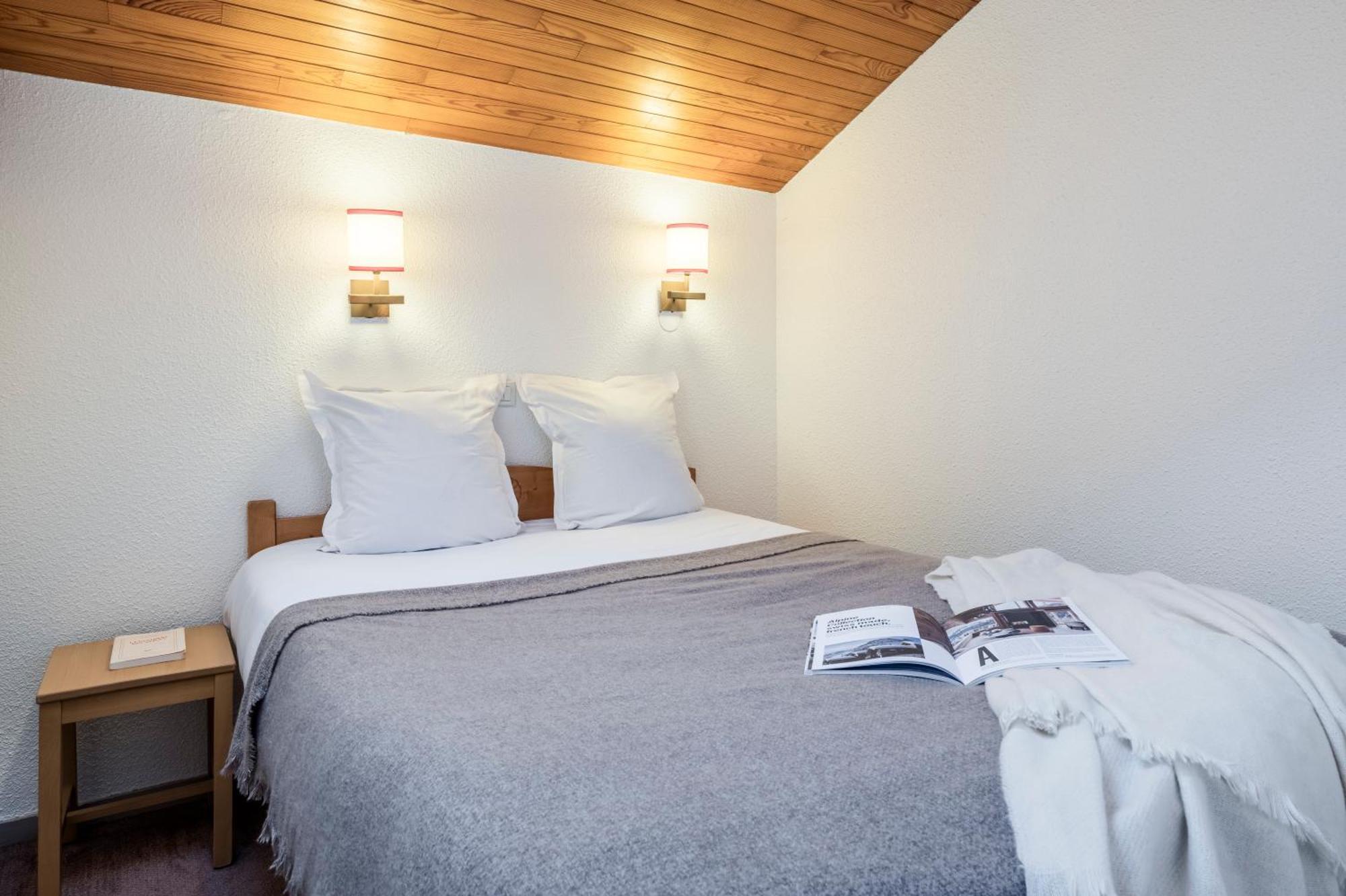 Superior One-Bedroom Apartment Sleeping Alcove