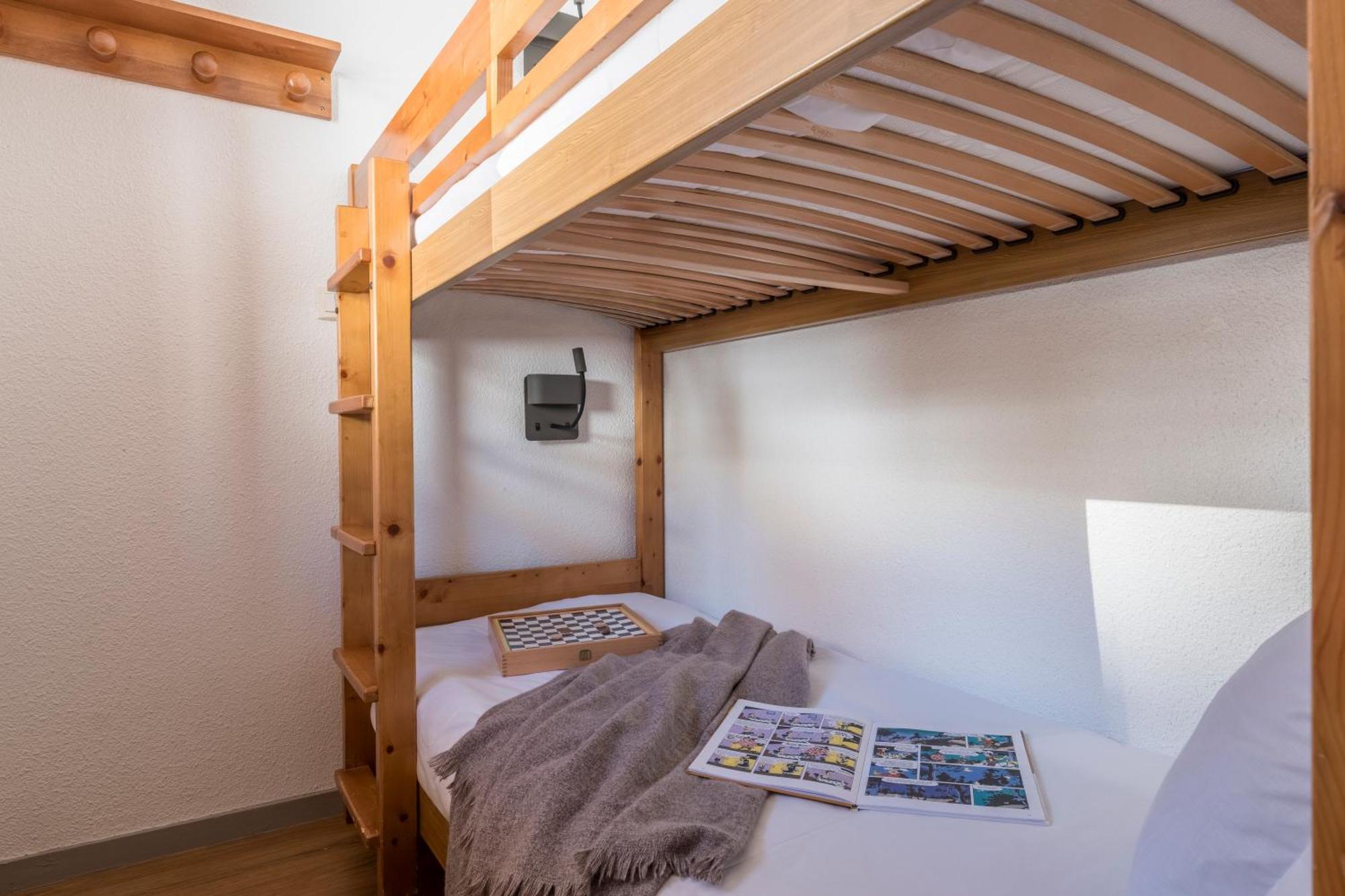 Superior One-Bedroom Apartment Sleeping Alcove