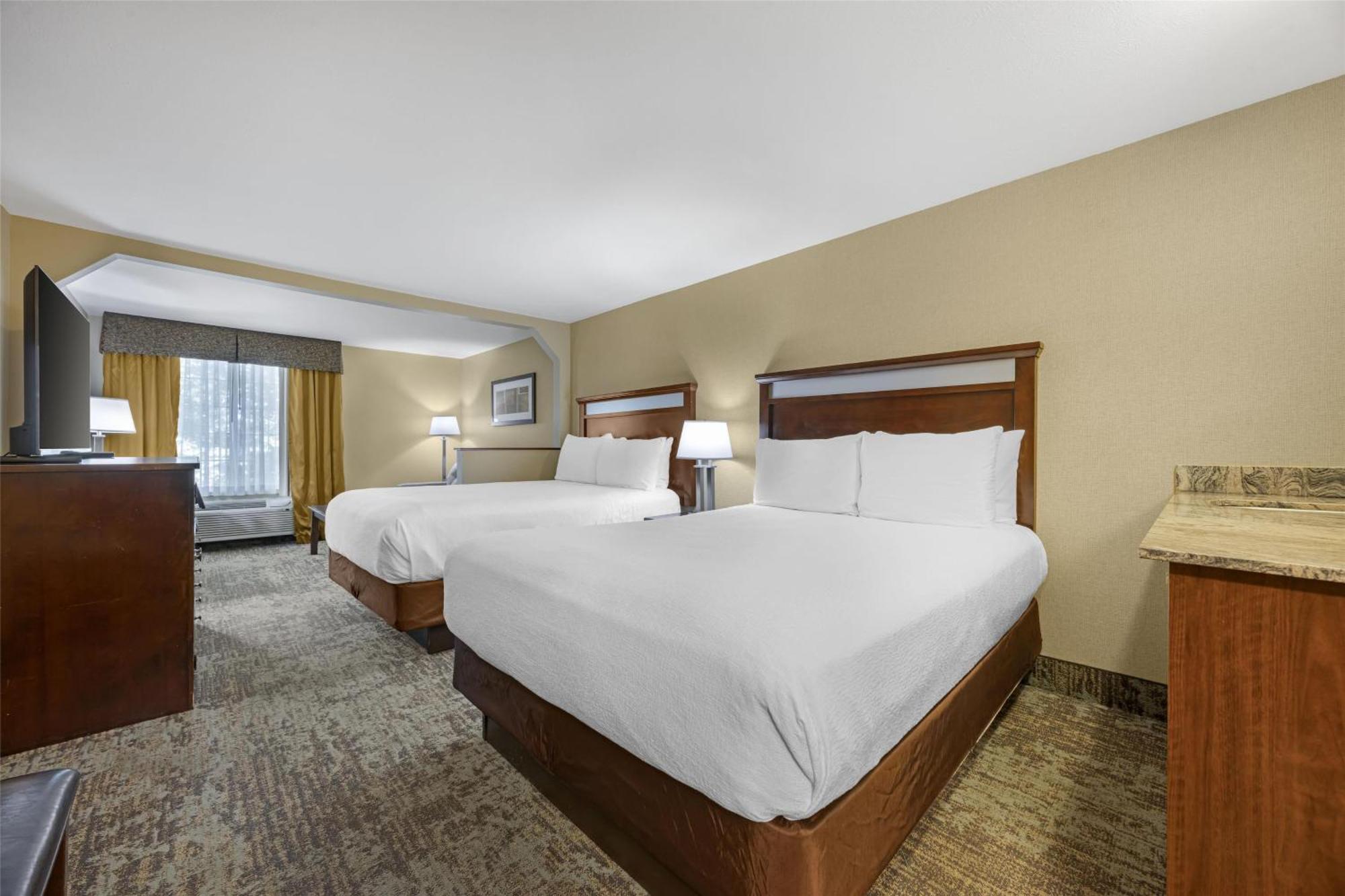 Queen Suite Two Queen Beds Spa Bath