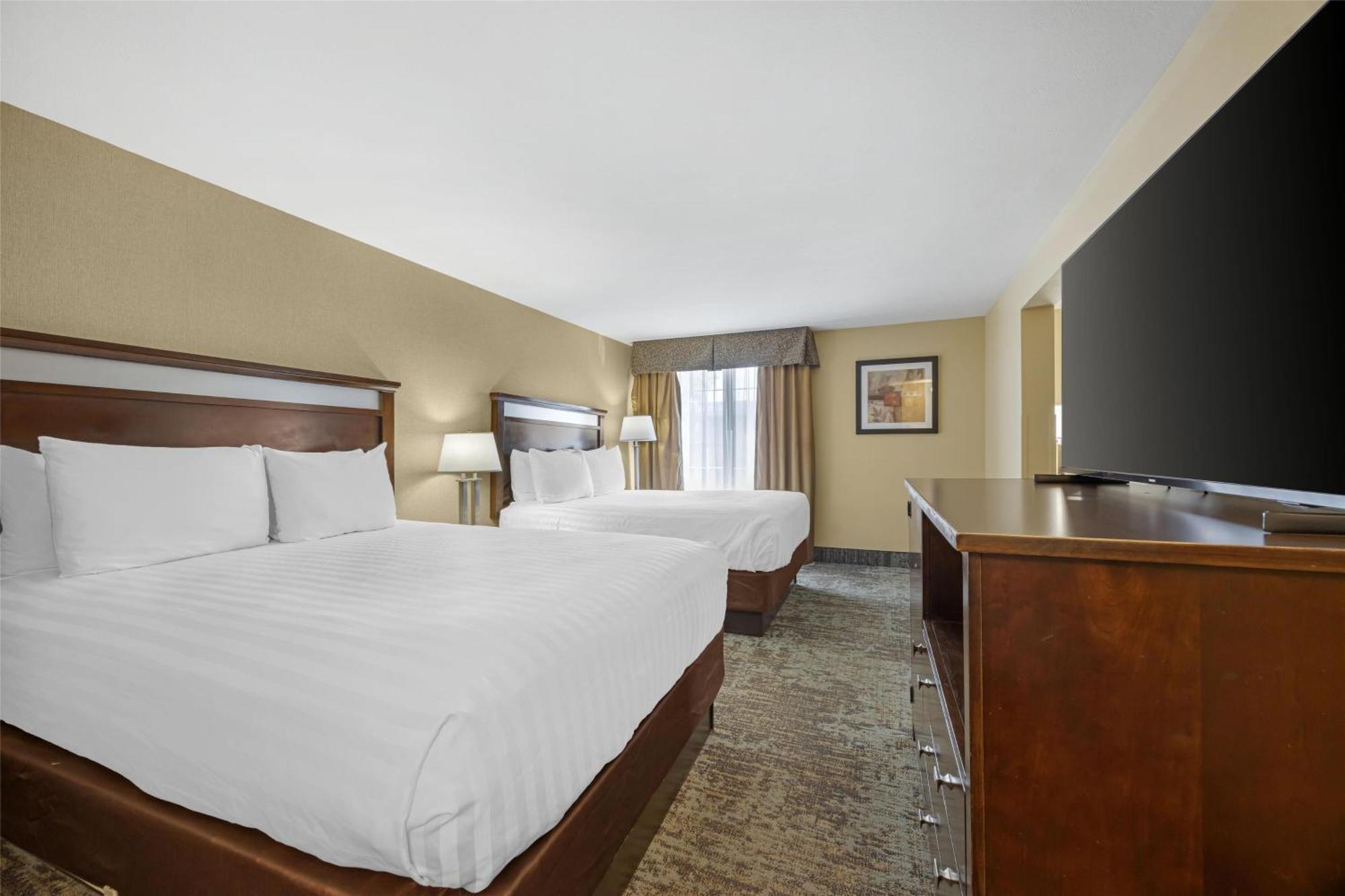 Queen Suite Two Queen Beds Sofa Bed Non-Smoking