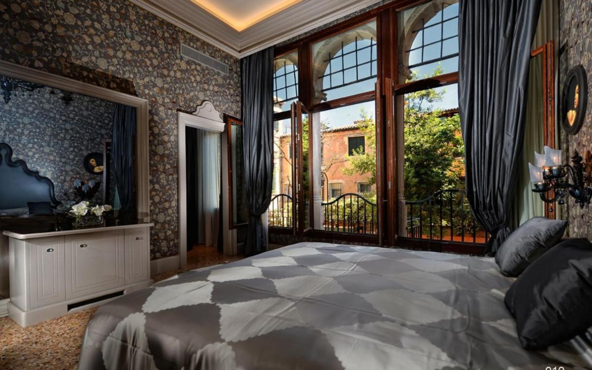 Suite with Garden View