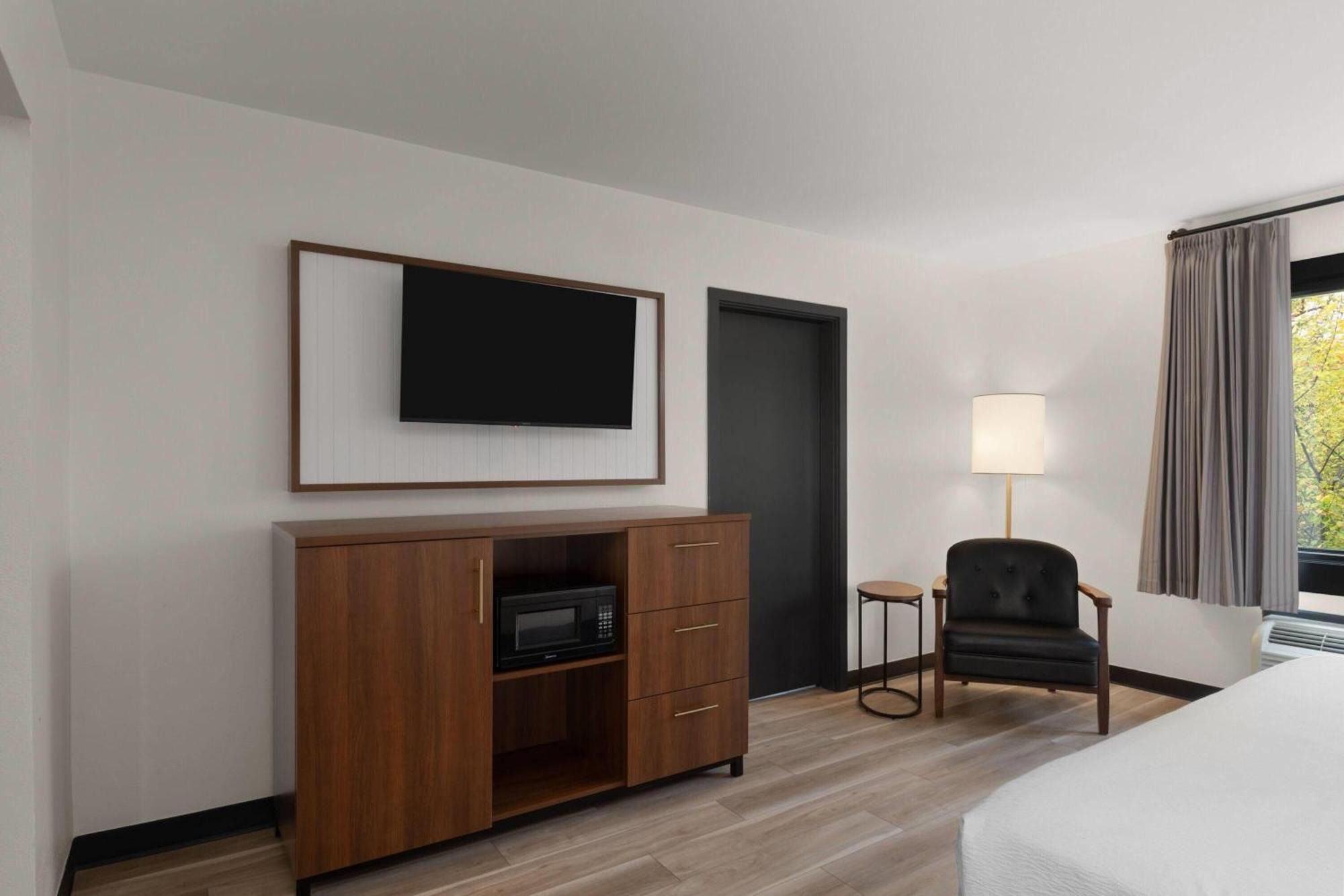 Junior King Suite Non-Smoking
