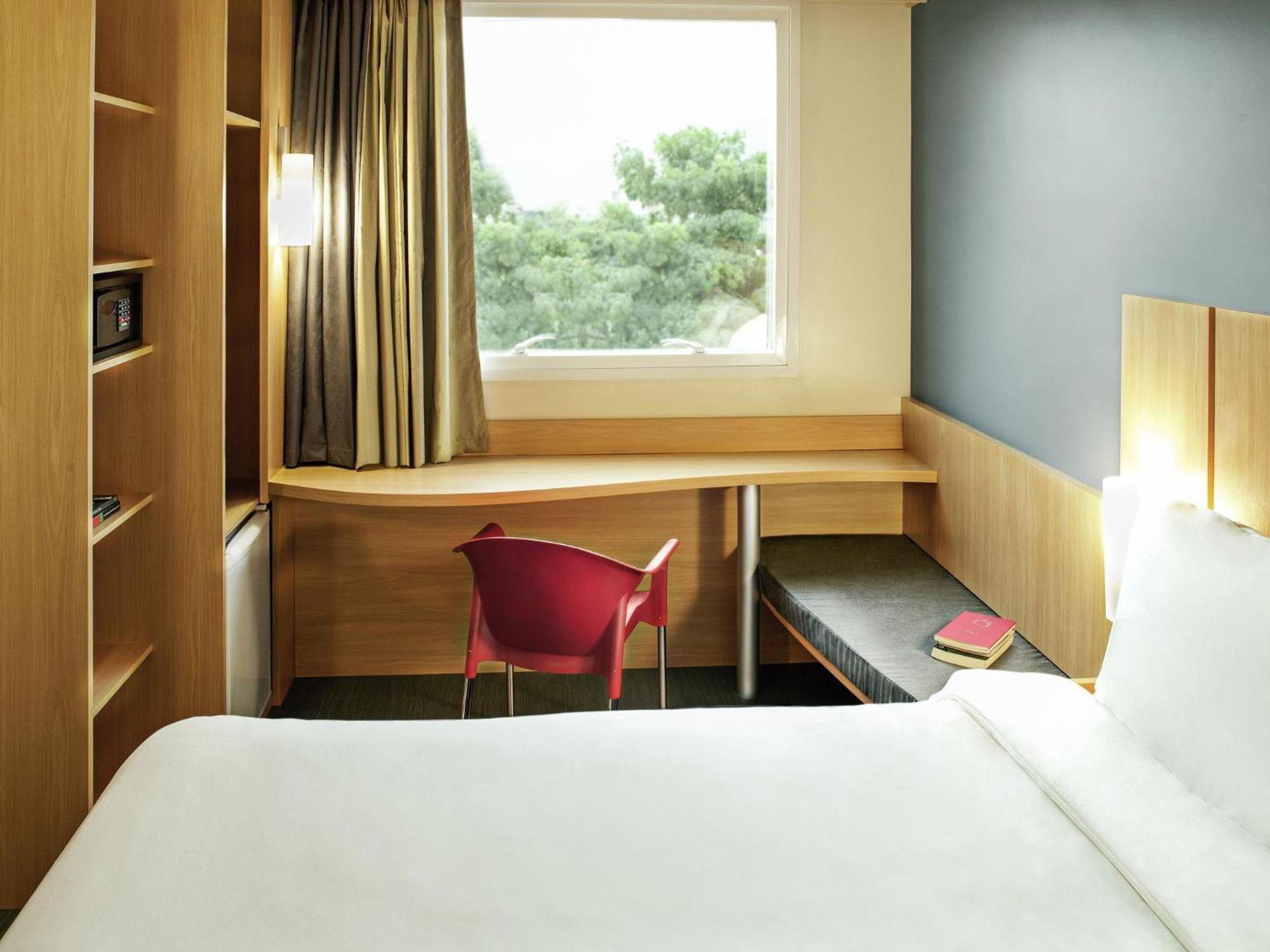 Double Room with One Single Bed