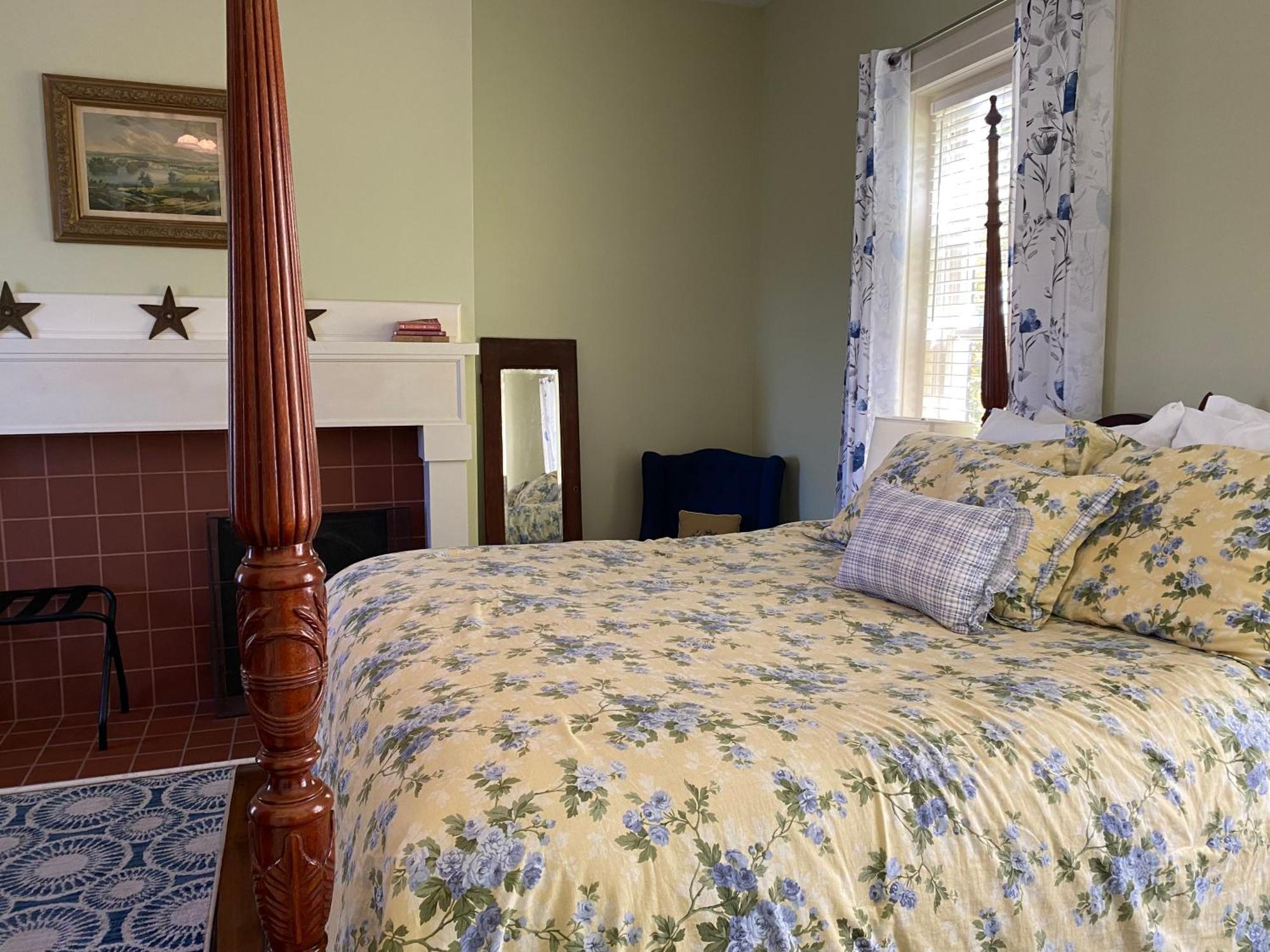 Queen Suite 1