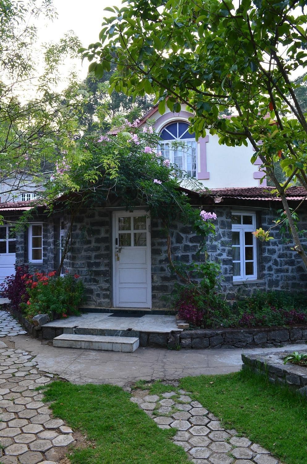 Deluxe Double Room (2 Adults + 1 Child)